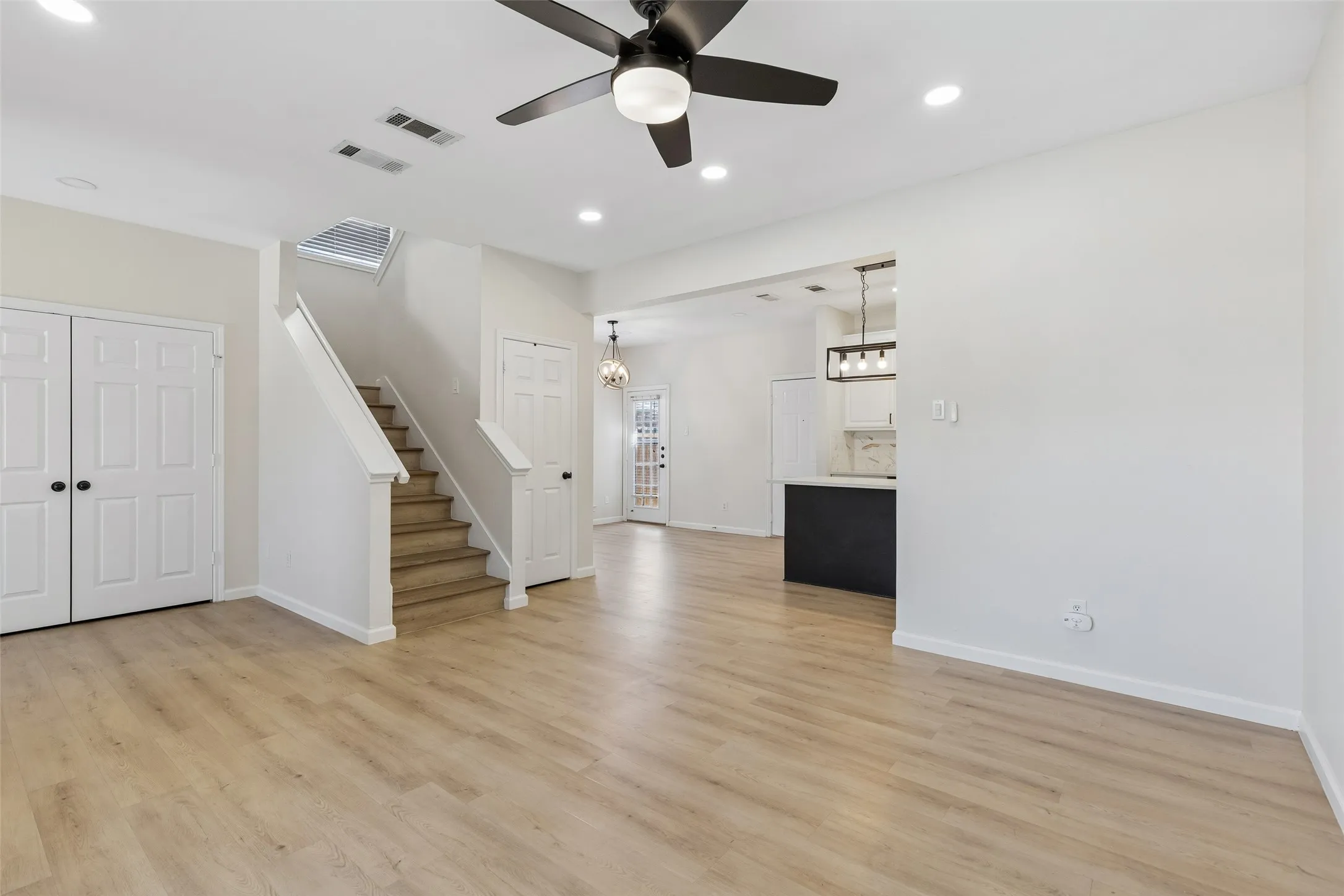 Duplex For Rent in Collin County , 8660 Hawthorne Street, Frisco, Texas 75034, 3 Bedroom, 3 Bathroom, 2 Garage spaces, 1,459 Sqft, built in 1998, Price $2,300, mls#21358893, Real Estate Agent in Frisco, Homes For Rent in Collin county, Homes For Rent in Frisco, Realtor in Frisco Texas, Real Estate Brokerage Independent Realty Texas, Luminita Cordes Realtor