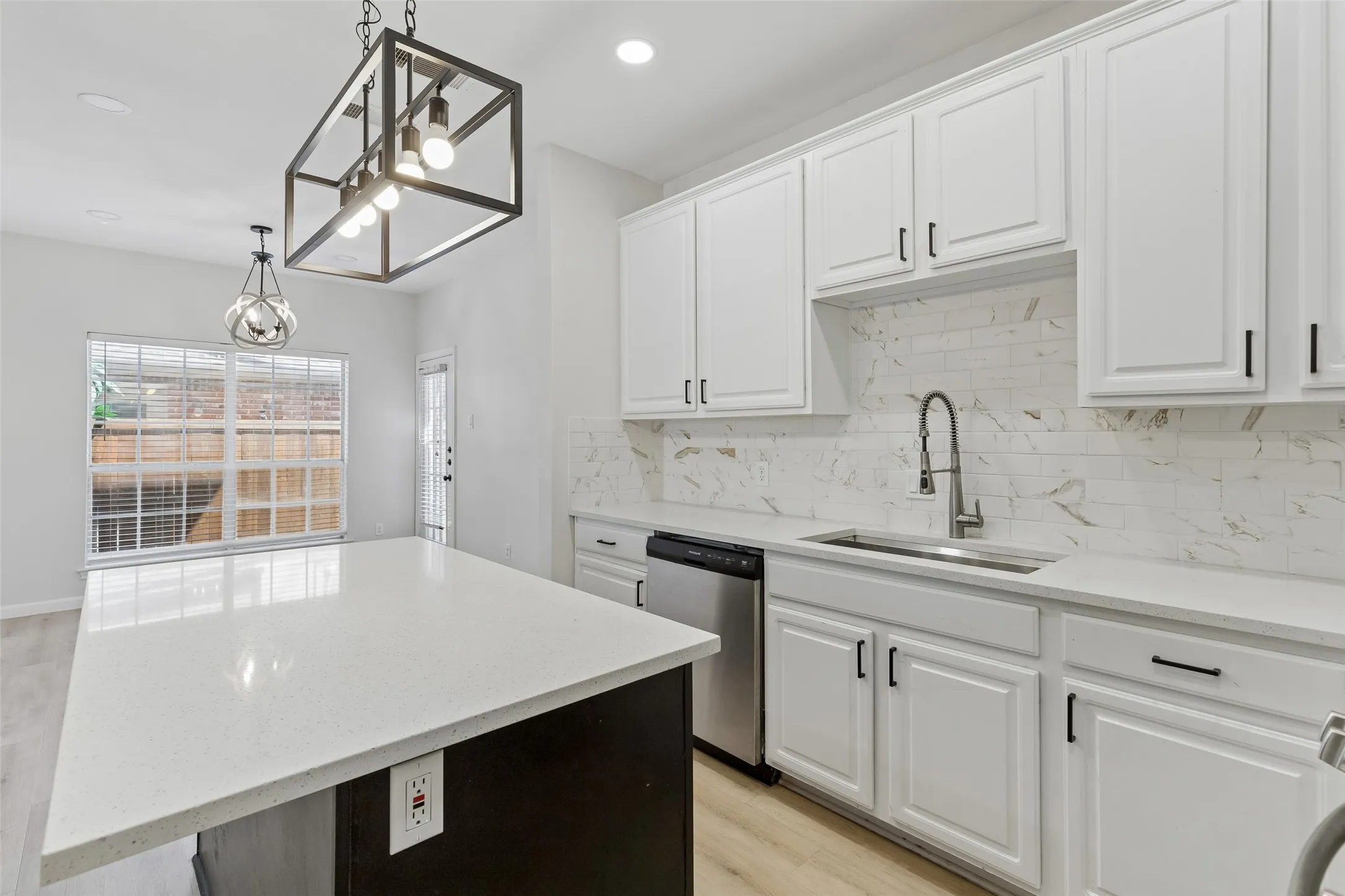 Duplex For Rent in Collin County , 8660 Hawthorne Street, Frisco, Texas 75034, 3 Bedroom, 3 Bathroom, 2 Garage spaces, 1,459 Sqft, built in 1998, Price $2,300, mls#21358893, Real Estate Agent in Frisco, Homes For Rent in Collin county, Homes For Rent in Frisco, Realtor in Frisco Texas, Real Estate Brokerage Independent Realty Texas, Luminita Cordes Realtor