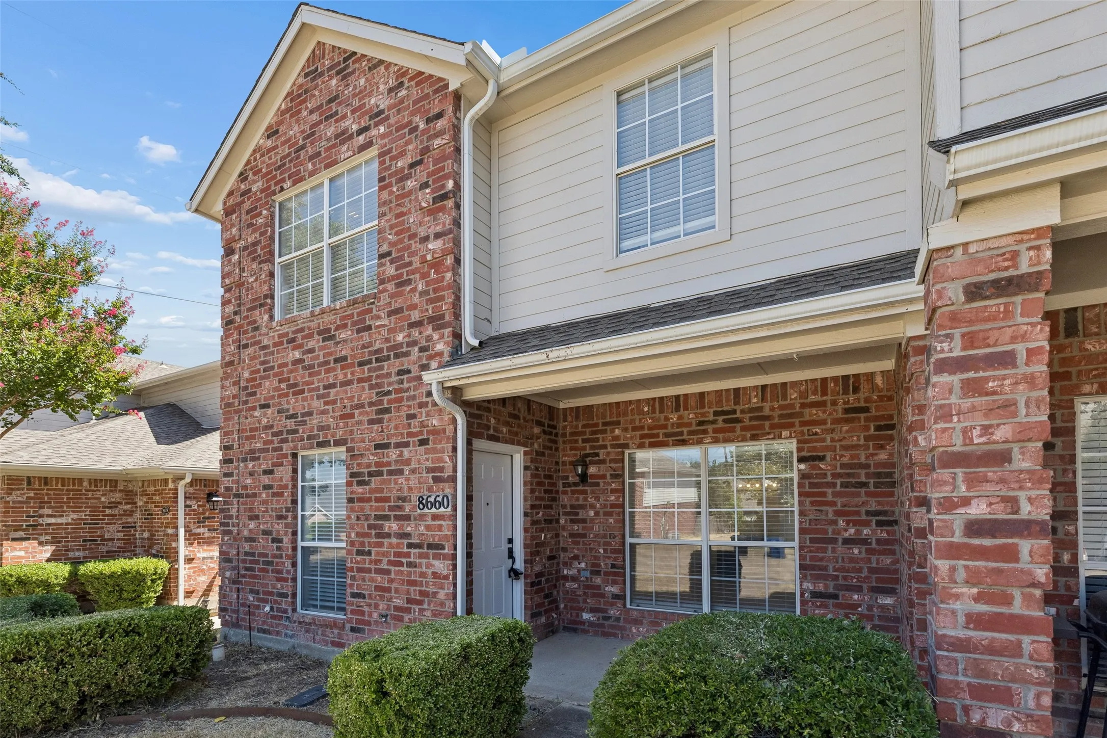 Duplex For Rent in Collin County , 8660 Hawthorne Street, Frisco, Texas 75034, 3 Bedroom, 3 Bathroom, 2 Garage spaces, 1,459 Sqft, built in 1998, Price $2,300, mls#21358893, Real Estate Agent in Frisco, Homes For Rent in Collin county, Homes For Rent in Frisco, Realtor in Frisco Texas, Real Estate Brokerage Independent Realty Texas, Luminita Cordes Realtor