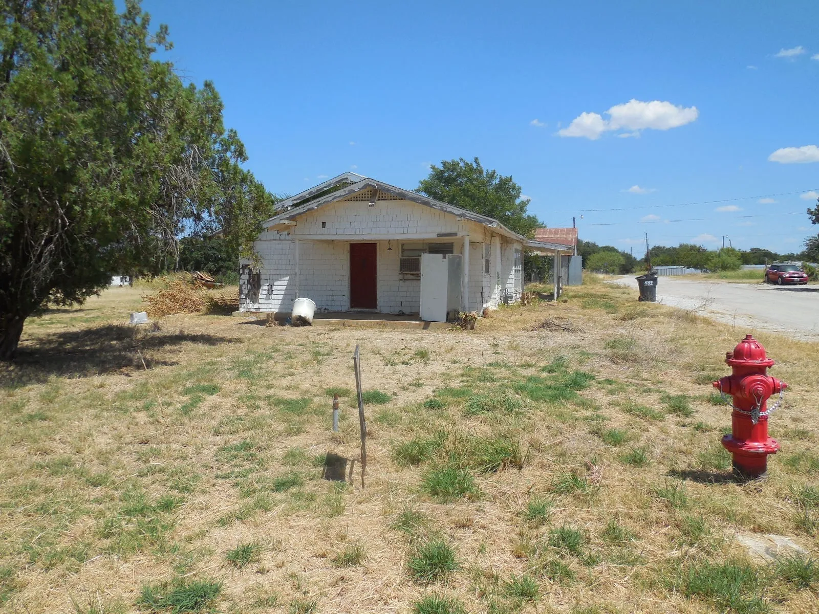 Single Family Residence For Sale in Eastland County , 502 Travis Street, Ranger, Texas 76470, 2 Bedroom, 1 Bathroom, 2 Garage spaces, 1,140 Sqft, built in 1938, Price $75,000, mls#21367035, Real Estate Agent in Ranger, Homes For Sale in Eastland county, Homes For Sale in Ranger, Realtor in Ranger Texas, Real Estate Brokerage Independent Realty Texas, Luminita Cordes Realtor