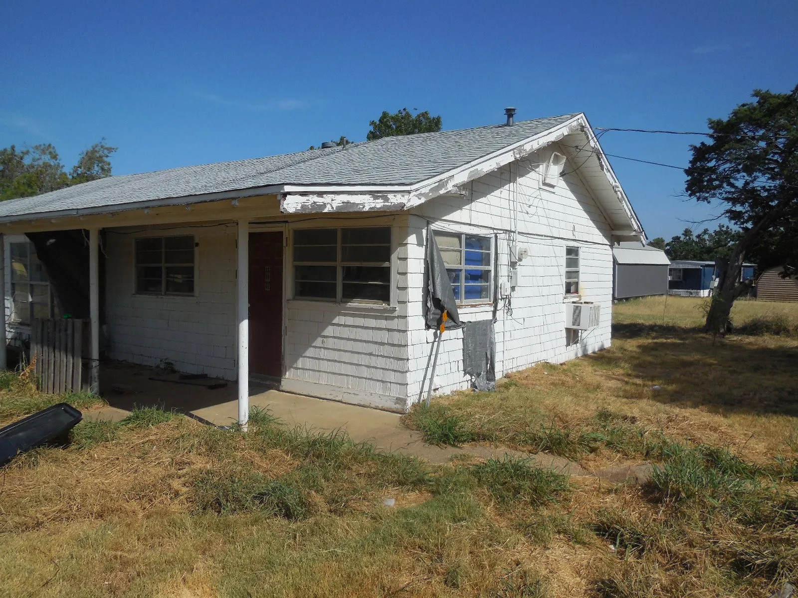 Single Family Residence For Sale in Eastland County , 502 Travis Street, Ranger, Texas 76470, 2 Bedroom, 1 Bathroom, 2 Garage spaces, 1,140 Sqft, built in 1938, Price $75,000, mls#21367035, Real Estate Agent in Ranger, Homes For Sale in Eastland county, Homes For Sale in Ranger, Realtor in Ranger Texas, Real Estate Brokerage Independent Realty Texas, Luminita Cordes Realtor
