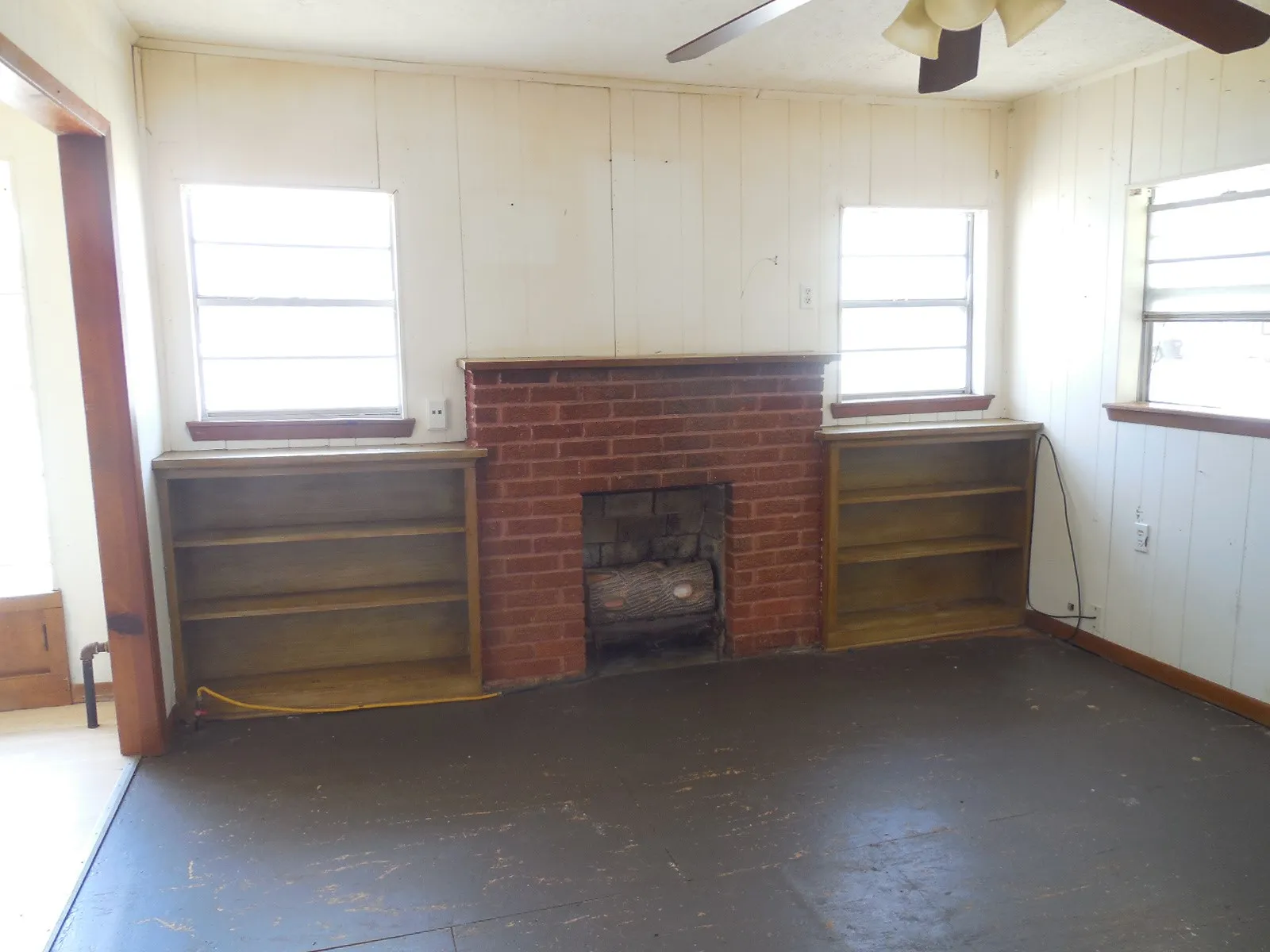 Single Family Residence For Sale in Eastland County , 502 Travis Street, Ranger, Texas 76470, 2 Bedroom, 1 Bathroom, 2 Garage spaces, 1,140 Sqft, built in 1938, Price $75,000, mls#21367035, Real Estate Agent in Ranger, Homes For Sale in Eastland county, Homes For Sale in Ranger, Realtor in Ranger Texas, Real Estate Brokerage Independent Realty Texas, Luminita Cordes Realtor