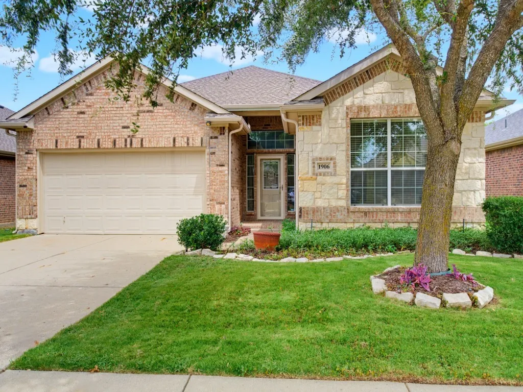 Single Family Residence For Sale in Collin County , 1906 Pecan Grove Drive, Anna, Texas 75409, 3 Bedroom, 2 Bathroom, 2 Garage spaces, 1,945 Sqft, built in 2006, mls#21363278, Real Estate Agent in Anna, Homes For Sale in Collin county, Homes For Sale in Anna, Realtor in Anna Texas, Real Estate Brokerage Independent Realty Texas, Luminita Cordes Realtor