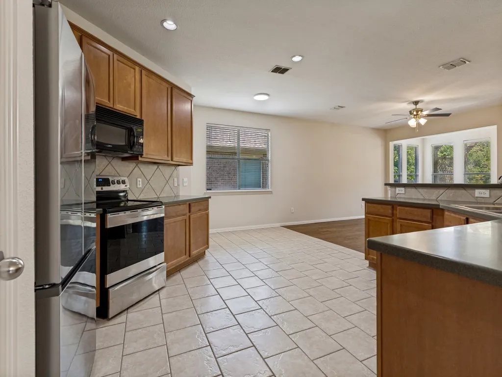 Single Family Residence For Sale in Collin County , 1906 Pecan Grove Drive, Anna, Texas 75409, 3 Bedroom, 2 Bathroom, 2 Garage spaces, 1,945 Sqft, built in 2006, mls#21363278, Real Estate Agent in Anna, Homes For Sale in Collin county, Homes For Sale in Anna, Realtor in Anna Texas, Real Estate Brokerage Independent Realty Texas, Luminita Cordes Realtor