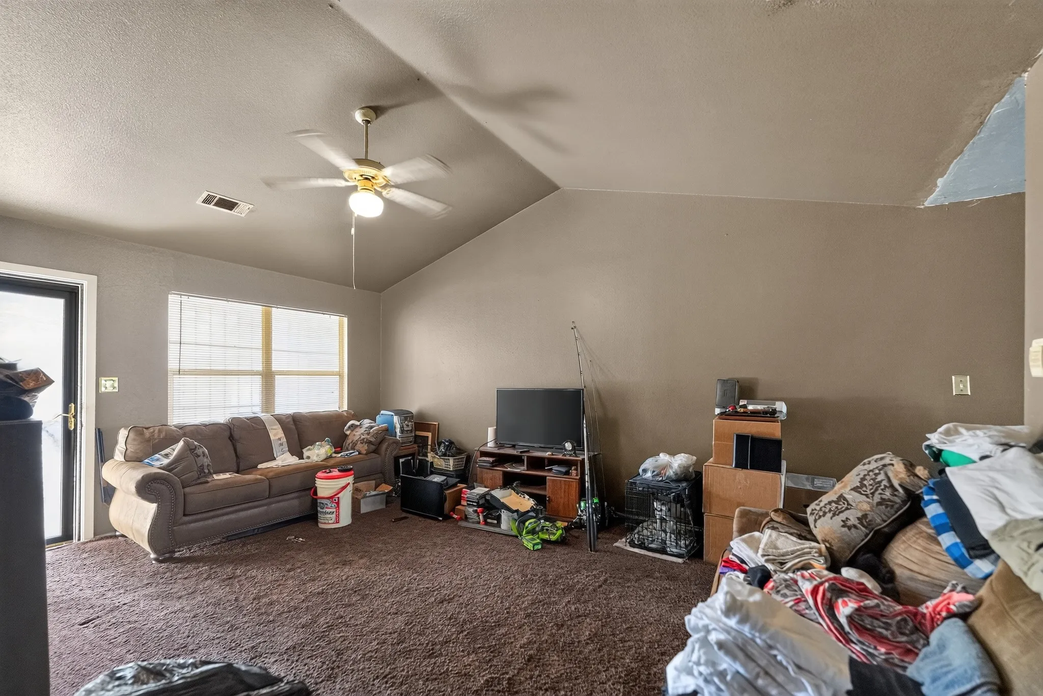 Single Family Residence For Sale in Tarrant County , 5532 Fernander Drive, Fort Worth, Texas 76107, 3 Bedroom, 2 Bathroom, 1 Garage spaces, 1,208 Sqft, built in 2002, mls#21365422, Real Estate Agent in Fort Worth, Homes For Sale in Tarrant county, Homes For Sale in Fort Worth, Realtor in Fort Worth Texas, Real Estate Brokerage Independent Realty Texas, Luminita Cordes Realtor