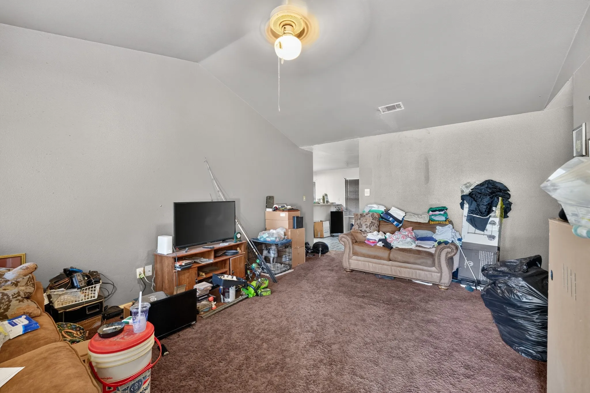 Single Family Residence For Sale in Tarrant County , 5532 Fernander Drive, Fort Worth, Texas 76107, 3 Bedroom, 2 Bathroom, 1 Garage spaces, 1,208 Sqft, built in 2002, mls#21365422, Real Estate Agent in Fort Worth, Homes For Sale in Tarrant county, Homes For Sale in Fort Worth, Realtor in Fort Worth Texas, Real Estate Brokerage Independent Realty Texas, Luminita Cordes Realtor