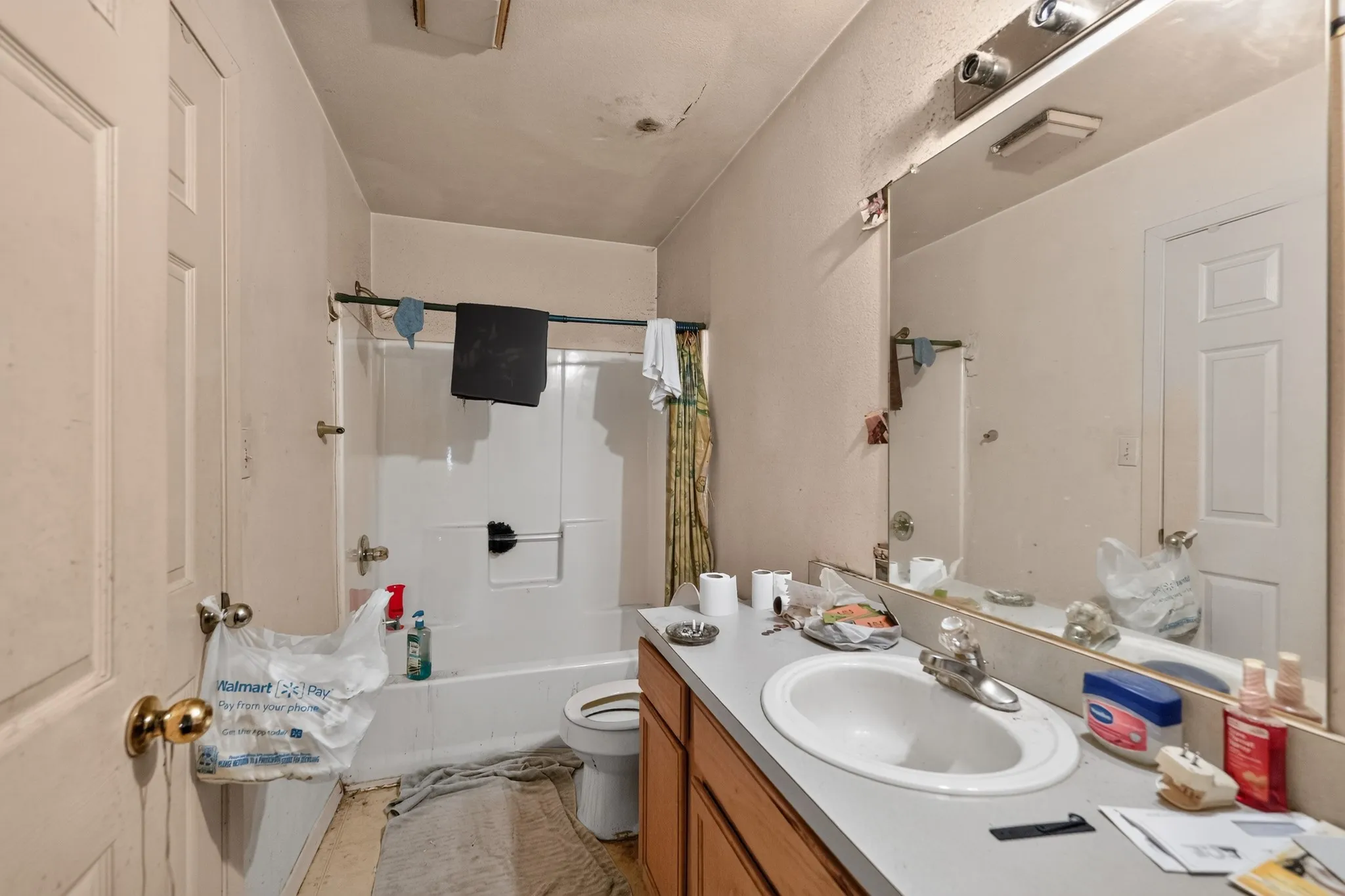 Single Family Residence For Sale in Tarrant County , 5532 Fernander Drive, Fort Worth, Texas 76107, 3 Bedroom, 2 Bathroom, 1 Garage spaces, 1,208 Sqft, built in 2002, mls#21365422, Real Estate Agent in Fort Worth, Homes For Sale in Tarrant county, Homes For Sale in Fort Worth, Realtor in Fort Worth Texas, Real Estate Brokerage Independent Realty Texas, Luminita Cordes Realtor
