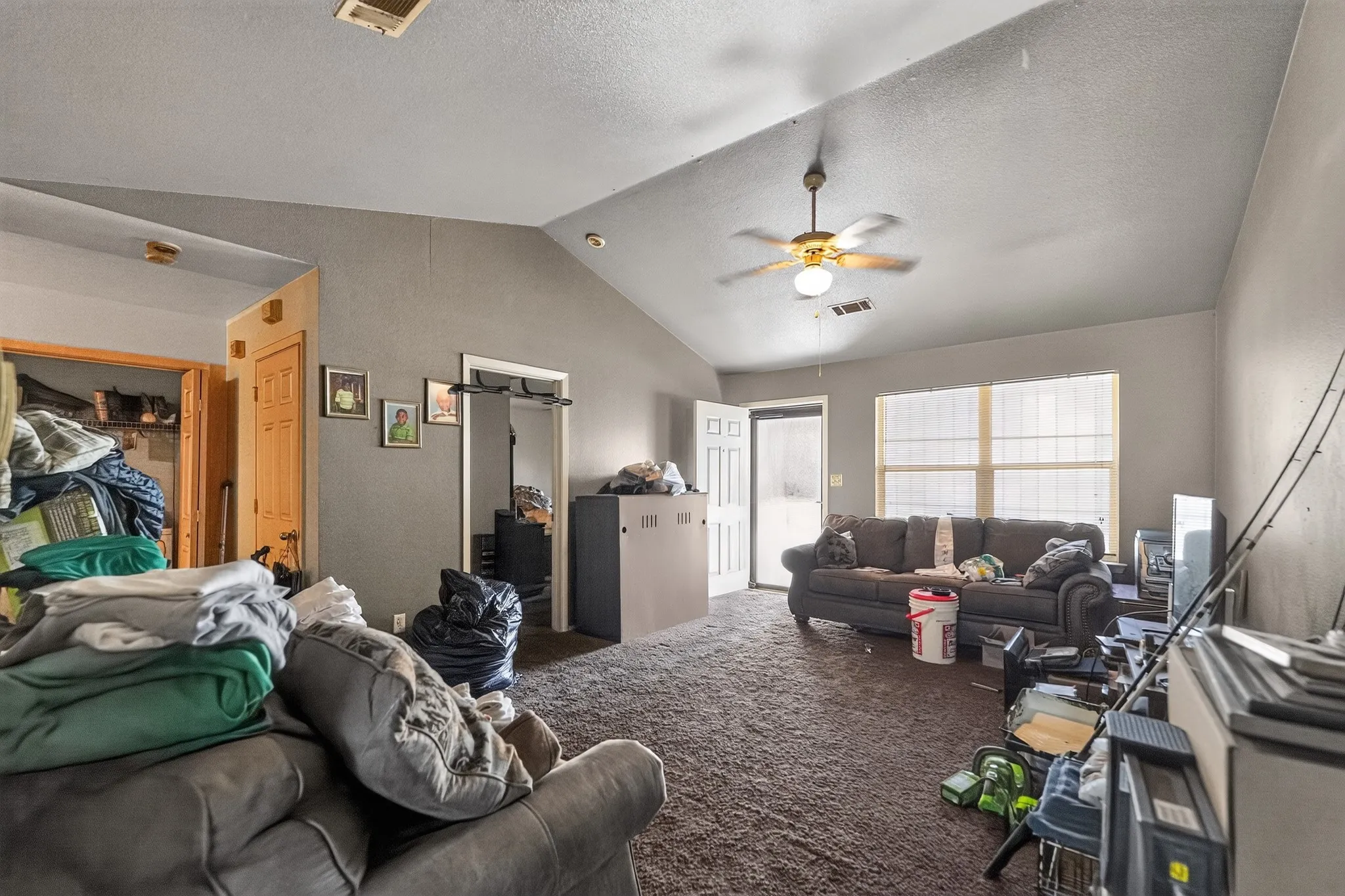 Single Family Residence For Sale in Tarrant County , 5532 Fernander Drive, Fort Worth, Texas 76107, 3 Bedroom, 2 Bathroom, 1 Garage spaces, 1,208 Sqft, built in 2002, mls#21365422, Real Estate Agent in Fort Worth, Homes For Sale in Tarrant county, Homes For Sale in Fort Worth, Realtor in Fort Worth Texas, Real Estate Brokerage Independent Realty Texas, Luminita Cordes Realtor