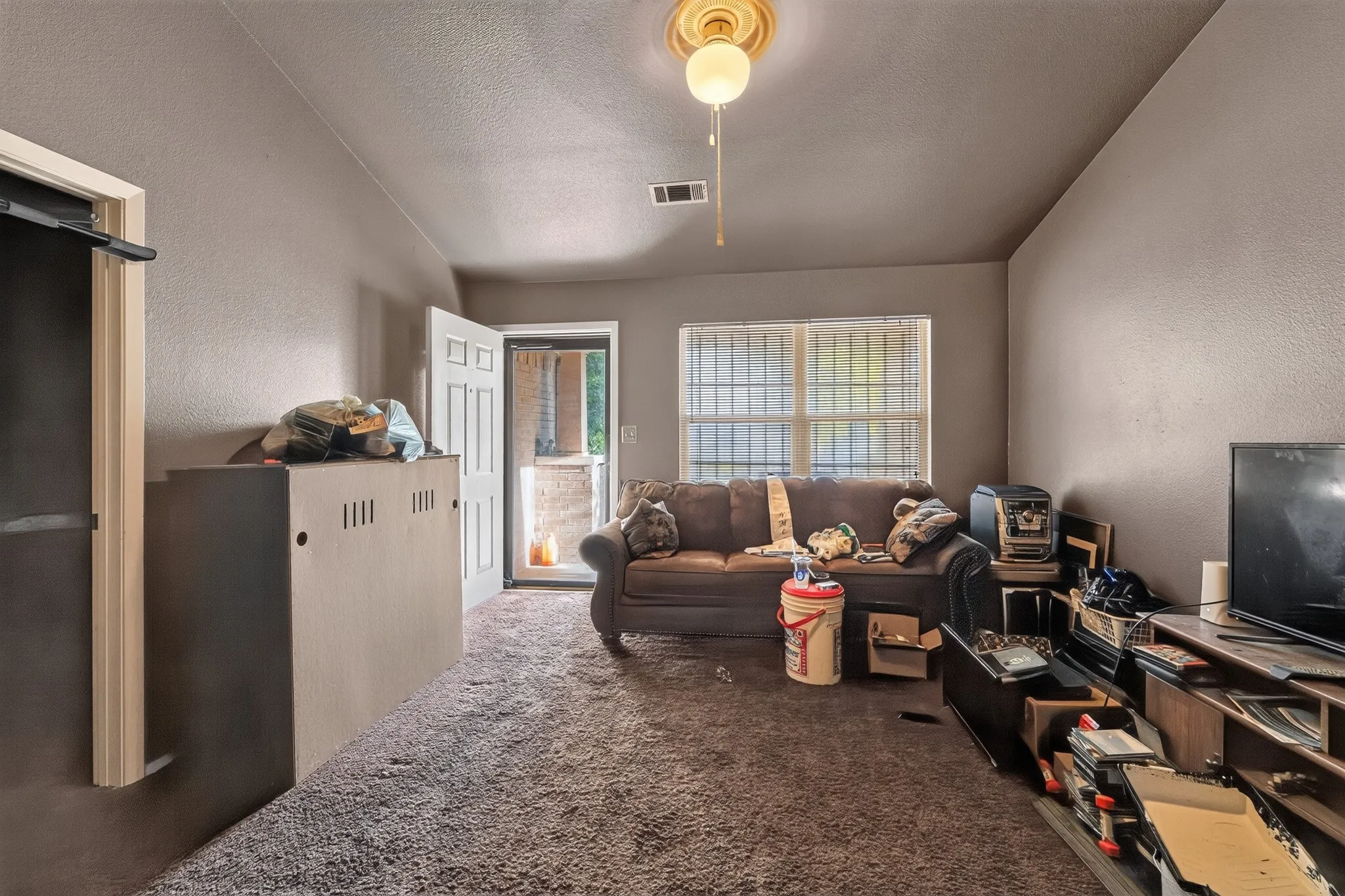 Single Family Residence For Sale in Tarrant County , 5532 Fernander Drive, Fort Worth, Texas 76107, 3 Bedroom, 2 Bathroom, 1 Garage spaces, 1,208 Sqft, built in 2002, mls#21365422, Real Estate Agent in Fort Worth, Homes For Sale in Tarrant county, Homes For Sale in Fort Worth, Realtor in Fort Worth Texas, Real Estate Brokerage Independent Realty Texas, Luminita Cordes Realtor