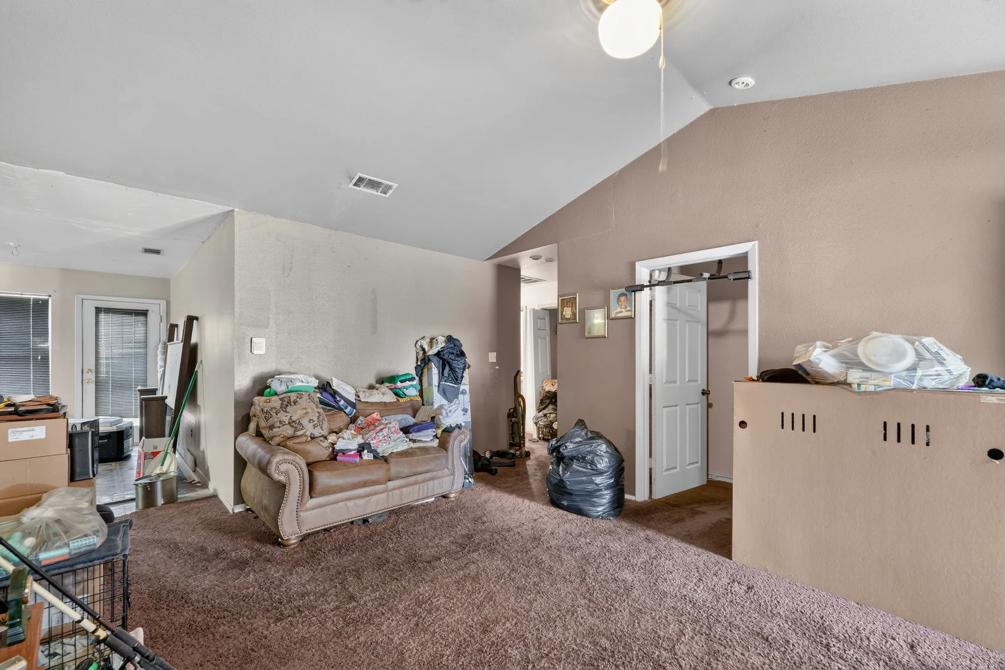 Single Family Residence For Sale in Tarrant County , 5532 Fernander Drive, Fort Worth, Texas 76107, 3 Bedroom, 2 Bathroom, 1 Garage spaces, 1,208 Sqft, built in 2002, mls#21365422, Real Estate Agent in Fort Worth, Homes For Sale in Tarrant county, Homes For Sale in Fort Worth, Realtor in Fort Worth Texas, Real Estate Brokerage Independent Realty Texas, Luminita Cordes Realtor