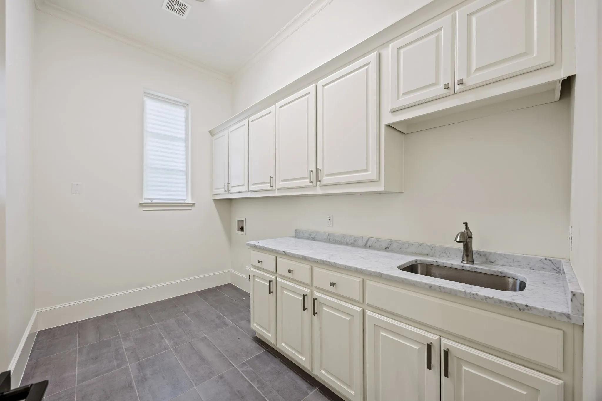 Single Family Residence For Sale in Tarrant County , 5616 Pershing Avenue, Fort Worth, Texas 76107, 4 Bedroom, 4 Bathroom, 2 Garage spaces, 3,694 Sqft, built in 2019, mls#21367040, Real Estate Agent in Fort Worth, Homes For Sale in Tarrant county, Homes For Sale in Fort Worth, Realtor in Fort Worth Texas, Real Estate Brokerage Independent Realty Texas, Luminita Cordes Realtor