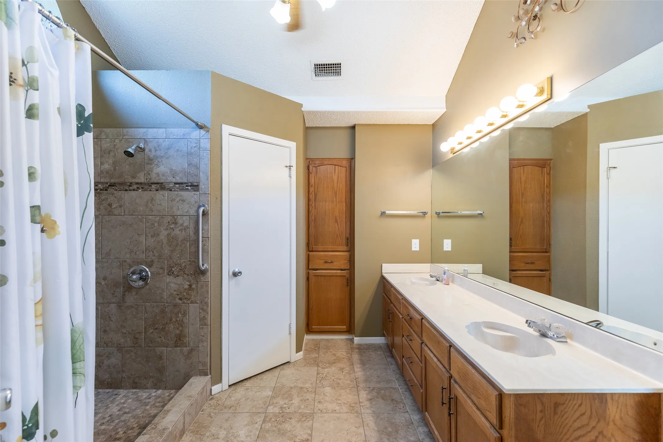 Dual sinks and walk in closets