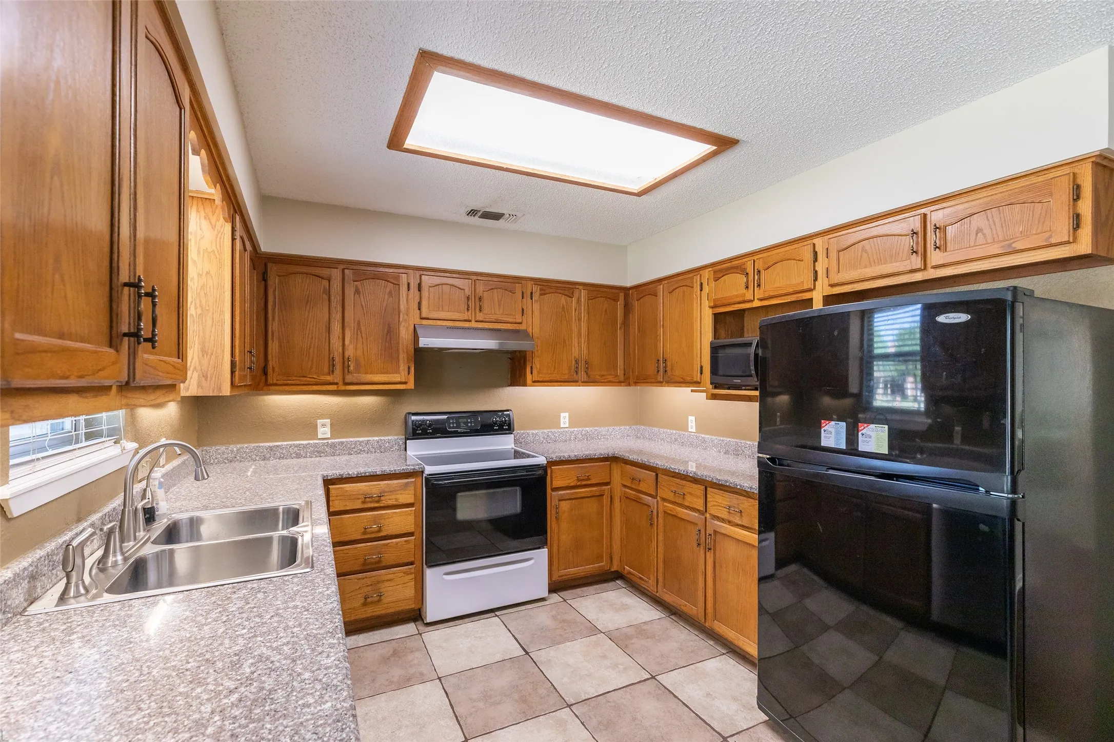 Single Family Residence For Sale in Taylor County , 801 Parsons Road, Abilene, Texas 79602, 2 Bedroom, 2 Bathroom, 2 Garage spaces, 1,400 Sqft, built in 1987, mls#21367027, Real Estate Agent in Abilene, Homes For Sale in Taylor county, Homes For Sale in Abilene, Realtor in Abilene Texas, Real Estate Brokerage Independent Realty Texas, Luminita Cordes Realtor
