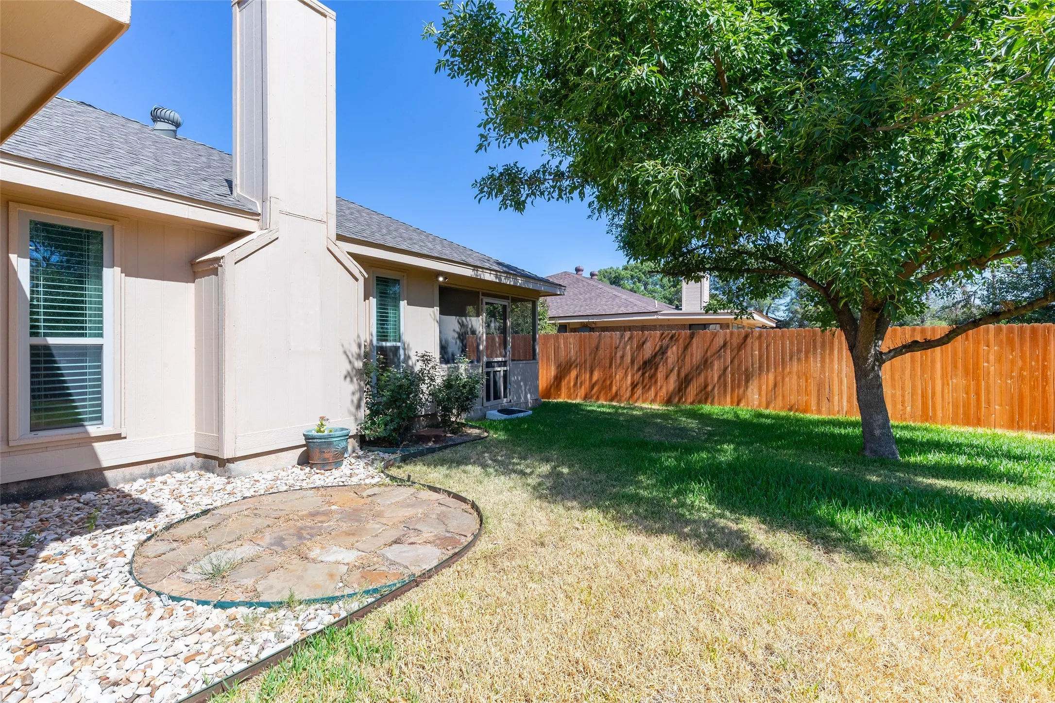 Single Family Residence For Sale in Taylor County , 801 Parsons Road, Abilene, Texas 79602, 2 Bedroom, 2 Bathroom, 2 Garage spaces, 1,400 Sqft, built in 1987, mls#21367027, Real Estate Agent in Abilene, Homes For Sale in Taylor county, Homes For Sale in Abilene, Realtor in Abilene Texas, Real Estate Brokerage Independent Realty Texas, Luminita Cordes Realtor