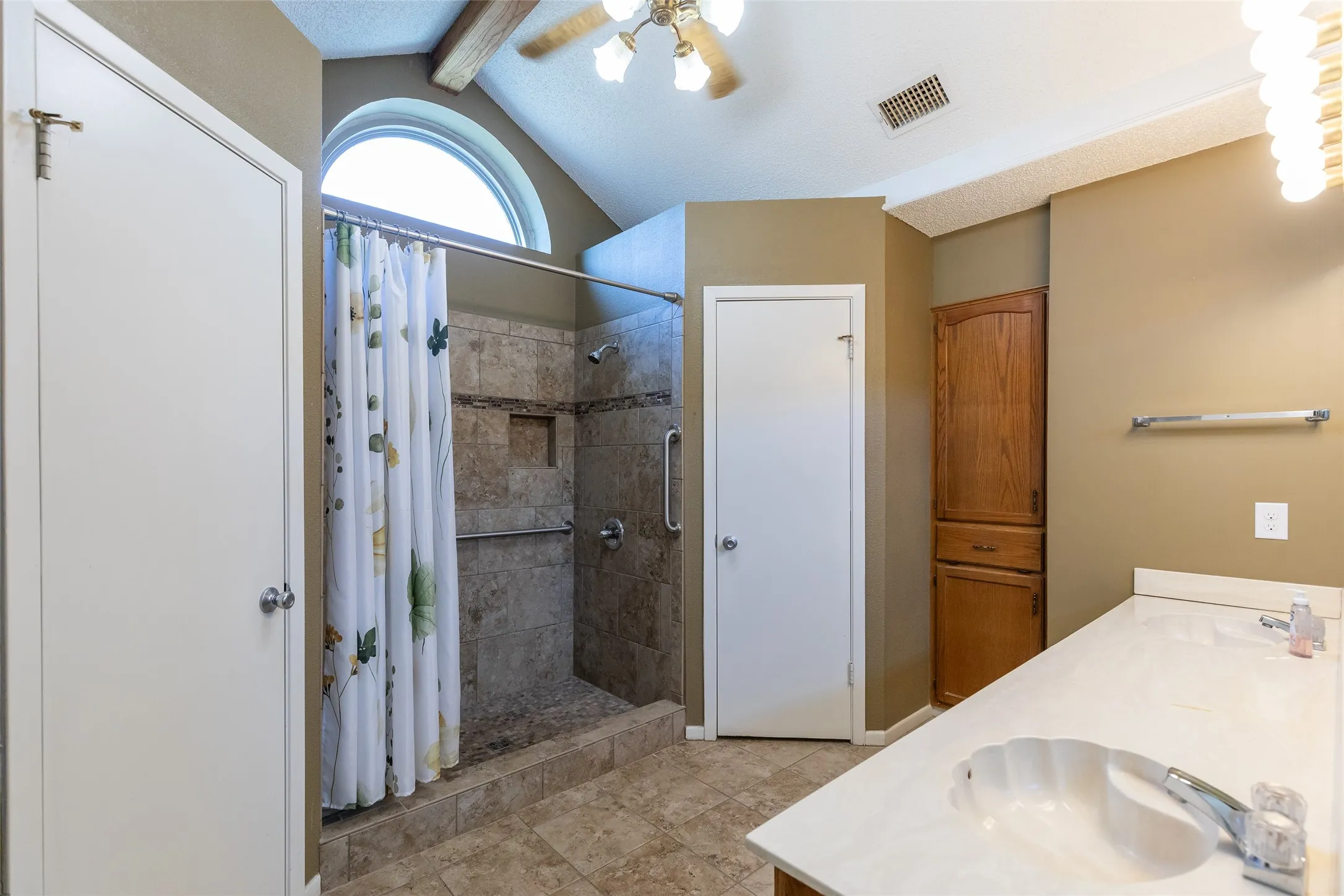 Single Family Residence For Sale in Taylor County , 801 Parsons Road, Abilene, Texas 79602, 2 Bedroom, 2 Bathroom, 2 Garage spaces, 1,400 Sqft, built in 1987, mls#21367027, Real Estate Agent in Abilene, Homes For Sale in Taylor county, Homes For Sale in Abilene, Realtor in Abilene Texas, Real Estate Brokerage Independent Realty Texas, Luminita Cordes Realtor
