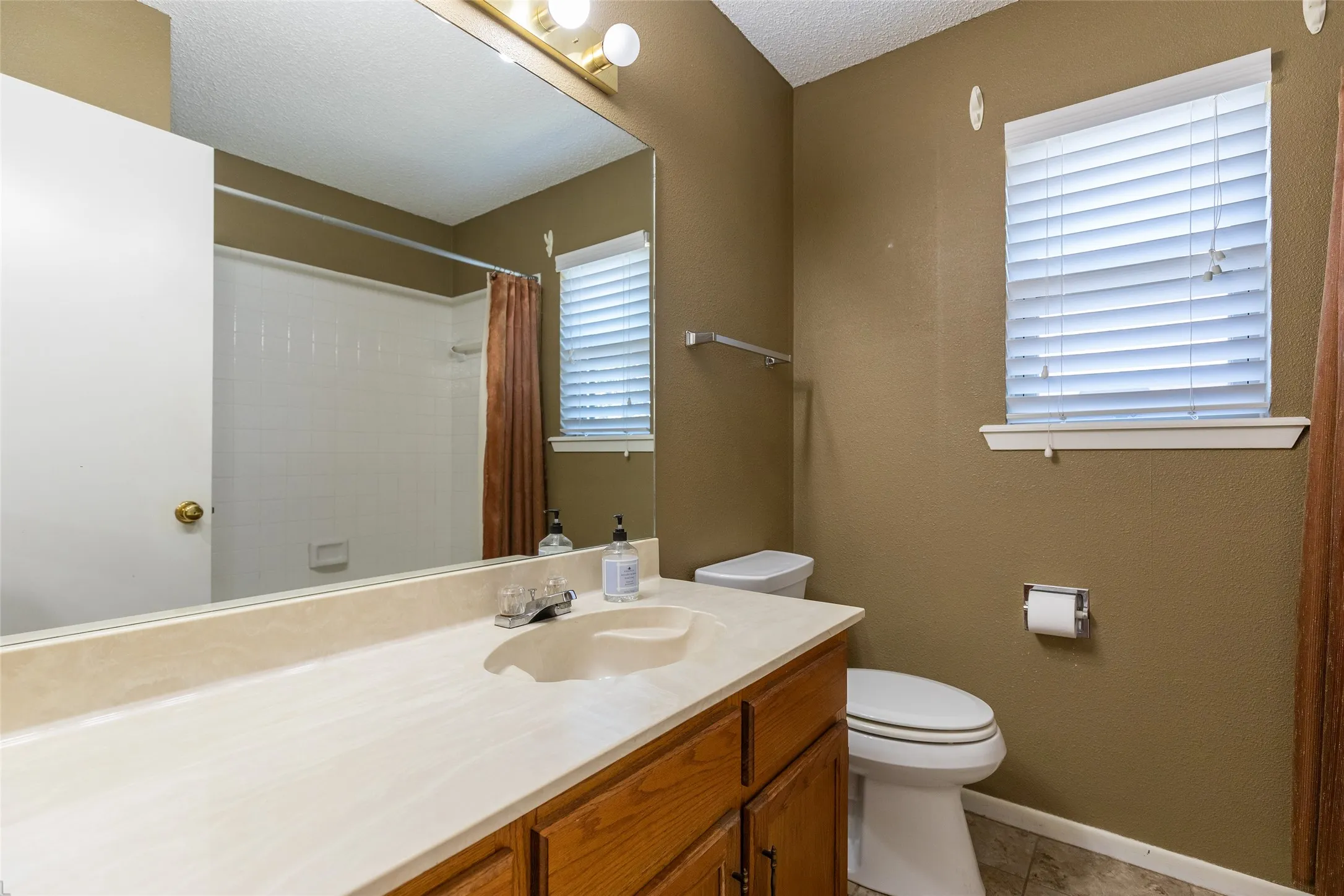 Single Family Residence For Sale in Taylor County , 801 Parsons Road, Abilene, Texas 79602, 2 Bedroom, 2 Bathroom, 2 Garage spaces, 1,400 Sqft, built in 1987, mls#21367027, Real Estate Agent in Abilene, Homes For Sale in Taylor county, Homes For Sale in Abilene, Realtor in Abilene Texas, Real Estate Brokerage Independent Realty Texas, Luminita Cordes Realtor