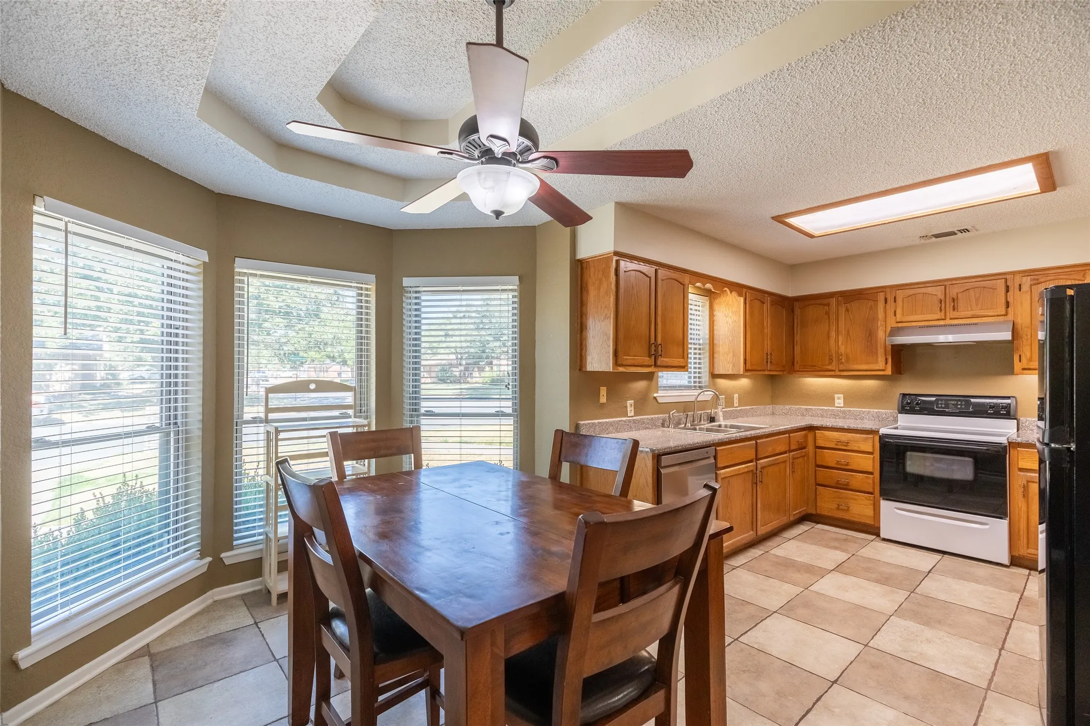 Single Family Residence For Sale in Taylor County , 801 Parsons Road, Abilene, Texas 79602, 2 Bedroom, 2 Bathroom, 2 Garage spaces, 1,400 Sqft, built in 1987, mls#21367027, Real Estate Agent in Abilene, Homes For Sale in Taylor county, Homes For Sale in Abilene, Realtor in Abilene Texas, Real Estate Brokerage Independent Realty Texas, Luminita Cordes Realtor