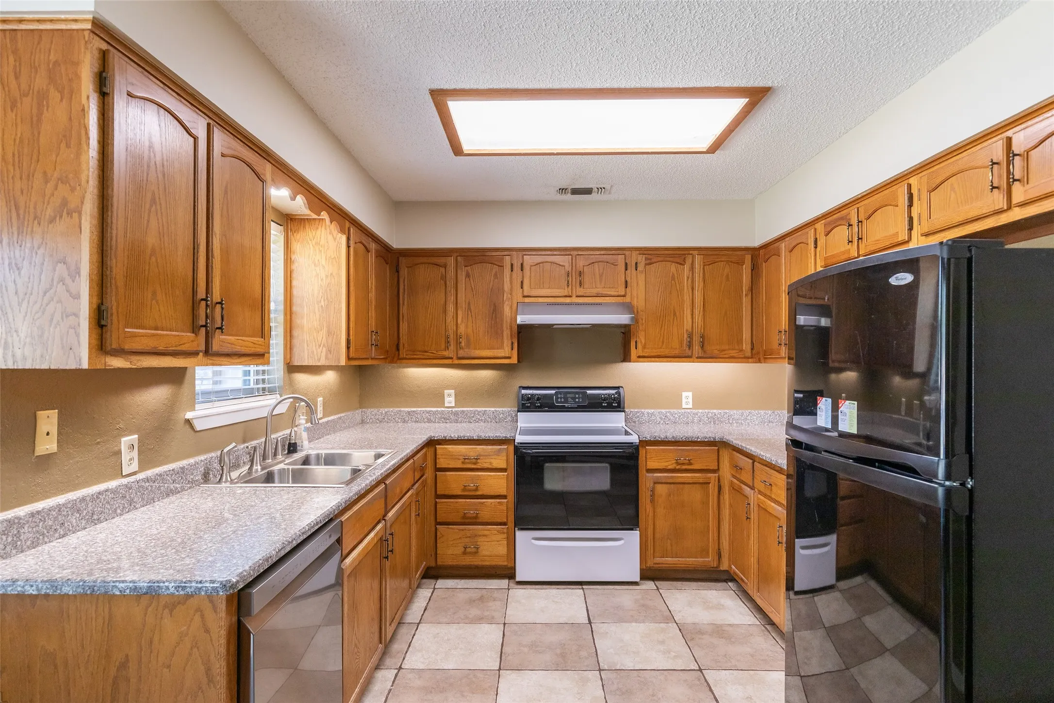 Single Family Residence For Sale in Taylor County , 801 Parsons Road, Abilene, Texas 79602, 2 Bedroom, 2 Bathroom, 2 Garage spaces, 1,400 Sqft, built in 1987, mls#21367027, Real Estate Agent in Abilene, Homes For Sale in Taylor county, Homes For Sale in Abilene, Realtor in Abilene Texas, Real Estate Brokerage Independent Realty Texas, Luminita Cordes Realtor