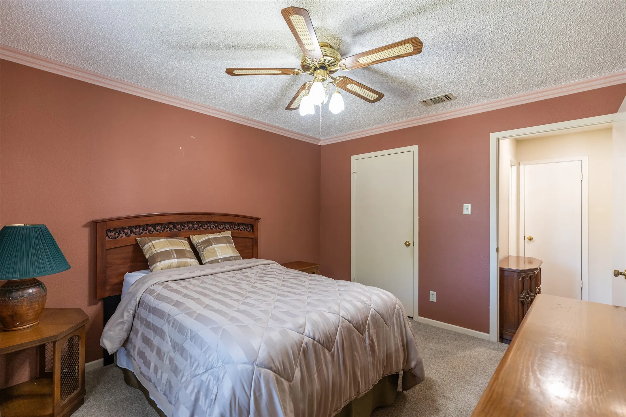 Single Family Residence For Sale in Taylor County , 801 Parsons Road, Abilene, Texas 79602, 2 Bedroom, 2 Bathroom, 2 Garage spaces, 1,400 Sqft, built in 1987, mls#21367027, Real Estate Agent in Abilene, Homes For Sale in Taylor county, Homes For Sale in Abilene, Realtor in Abilene Texas, Real Estate Brokerage Independent Realty Texas, Luminita Cordes Realtor