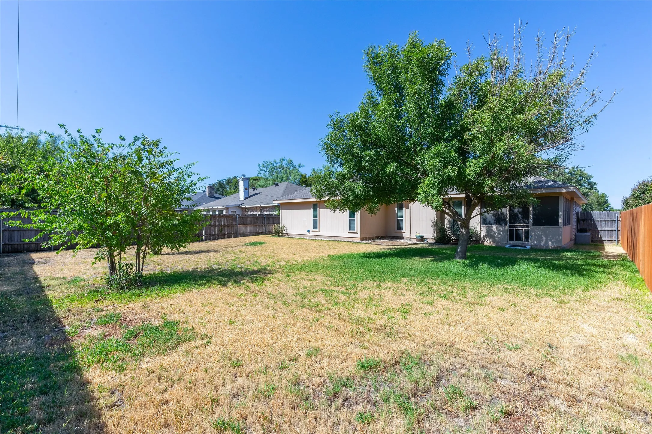 Single Family Residence For Sale in Taylor County , 801 Parsons Road, Abilene, Texas 79602, 2 Bedroom, 2 Bathroom, 2 Garage spaces, 1,400 Sqft, built in 1987, mls#21367027, Real Estate Agent in Abilene, Homes For Sale in Taylor county, Homes For Sale in Abilene, Realtor in Abilene Texas, Real Estate Brokerage Independent Realty Texas, Luminita Cordes Realtor