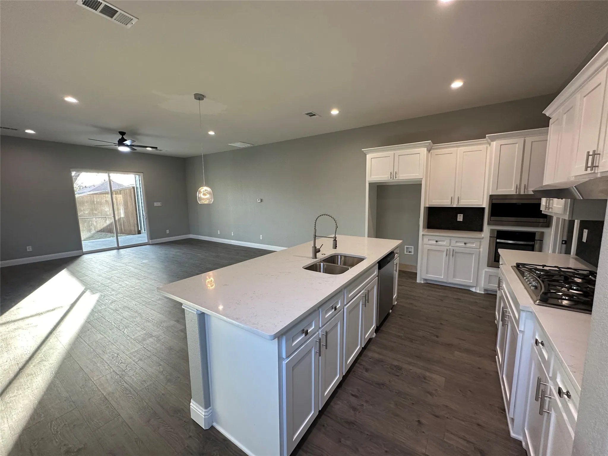 Duplex For Rent in Dallas County , 417 S Glasgow Drive, Dallas, Texas 75223, 3 Bedroom, 4 Bathroom, 2 Garage spaces, 2,381 Sqft, built in 2022, mls#21367037, Real Estate Agent in Dallas, Homes For Rent in Dallas county, Homes For Rent in Dallas, Realtor in Dallas Texas, Real Estate Brokerage Independent Realty Texas, Luminita Cordes Realtor