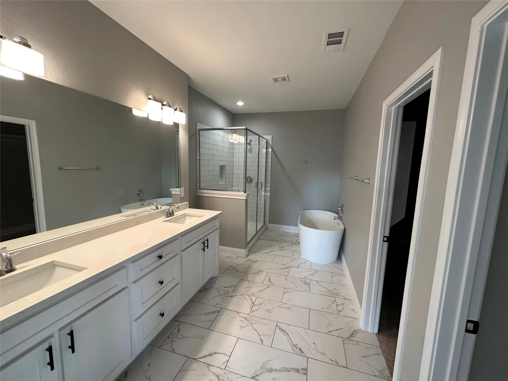Duplex For Rent in Dallas County , 417 S Glasgow Drive, Dallas, Texas 75223, 3 Bedroom, 4 Bathroom, 2 Garage spaces, 2,381 Sqft, built in 2022, mls#21367037, Real Estate Agent in Dallas, Homes For Rent in Dallas county, Homes For Rent in Dallas, Realtor in Dallas Texas, Real Estate Brokerage Independent Realty Texas, Luminita Cordes Realtor