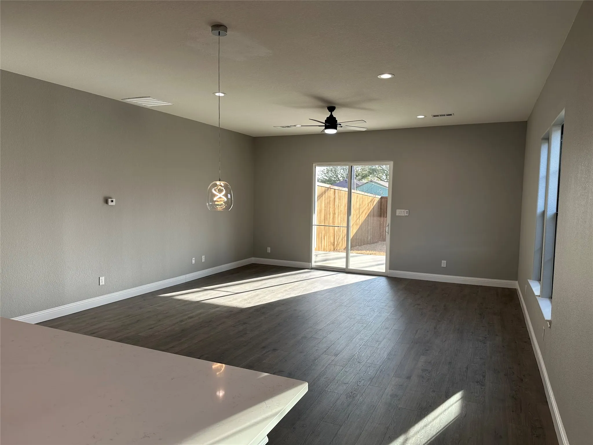 Duplex For Rent in Dallas County , 417 S Glasgow Drive, Dallas, Texas 75223, 3 Bedroom, 4 Bathroom, 2 Garage spaces, 2,381 Sqft, built in 2022, mls#21367037, Real Estate Agent in Dallas, Homes For Rent in Dallas county, Homes For Rent in Dallas, Realtor in Dallas Texas, Real Estate Brokerage Independent Realty Texas, Luminita Cordes Realtor
