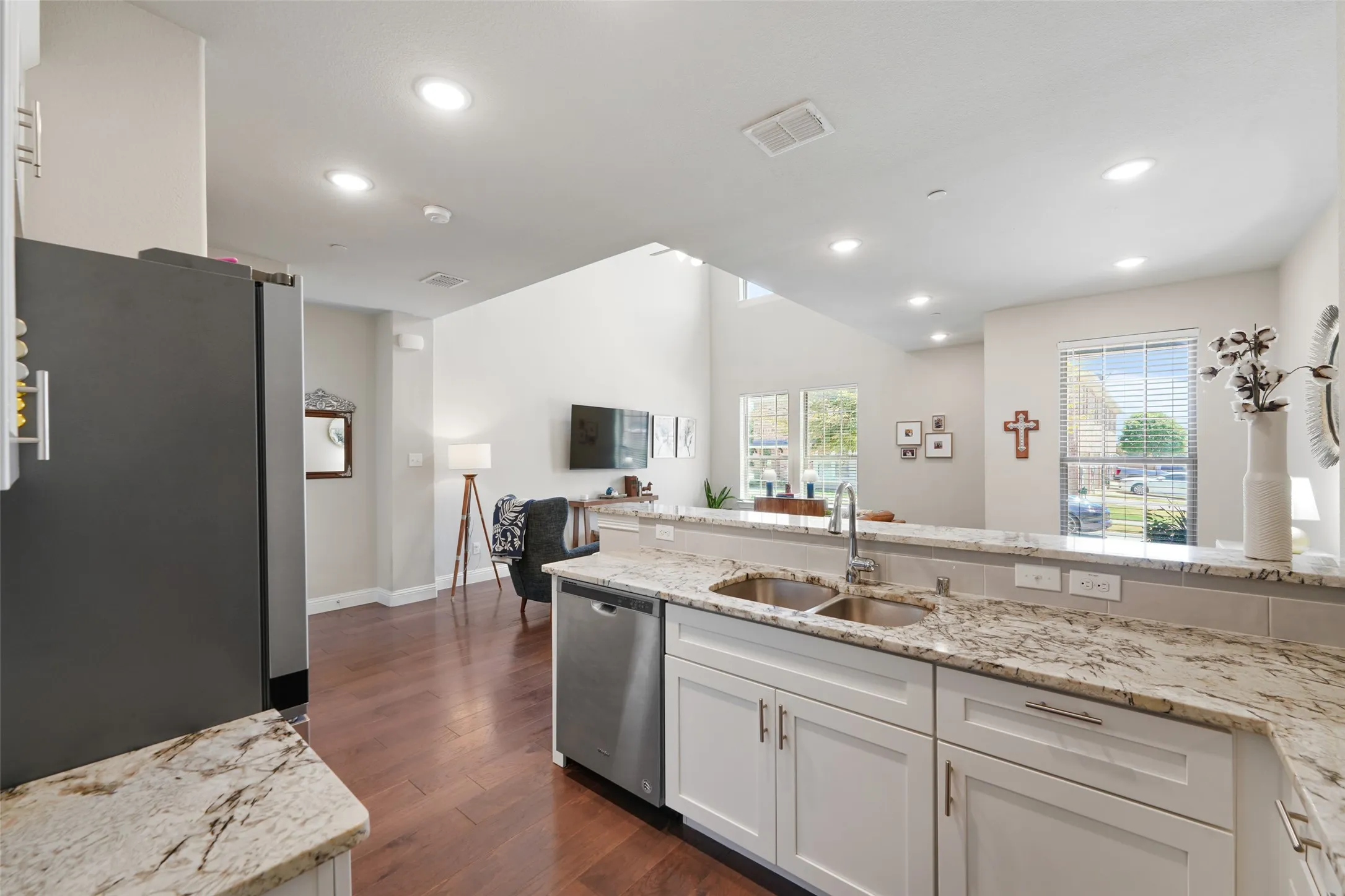Townhouse For Rent in Collin County , 4608 Piedras Lanzar Drive, Mc Kinney, Texas 75070, 2 Bedroom, 3 Bathroom, 2 Garage spaces, 1,521 Sqft, built in 2018, mls#21361869, Real Estate Agent in Mc Kinney, Homes For Rent in Collin county, Homes For Rent in Mc Kinney, Realtor in Mc Kinney Texas, Real Estate Brokerage Independent Realty Texas, Luminita Cordes Realtor