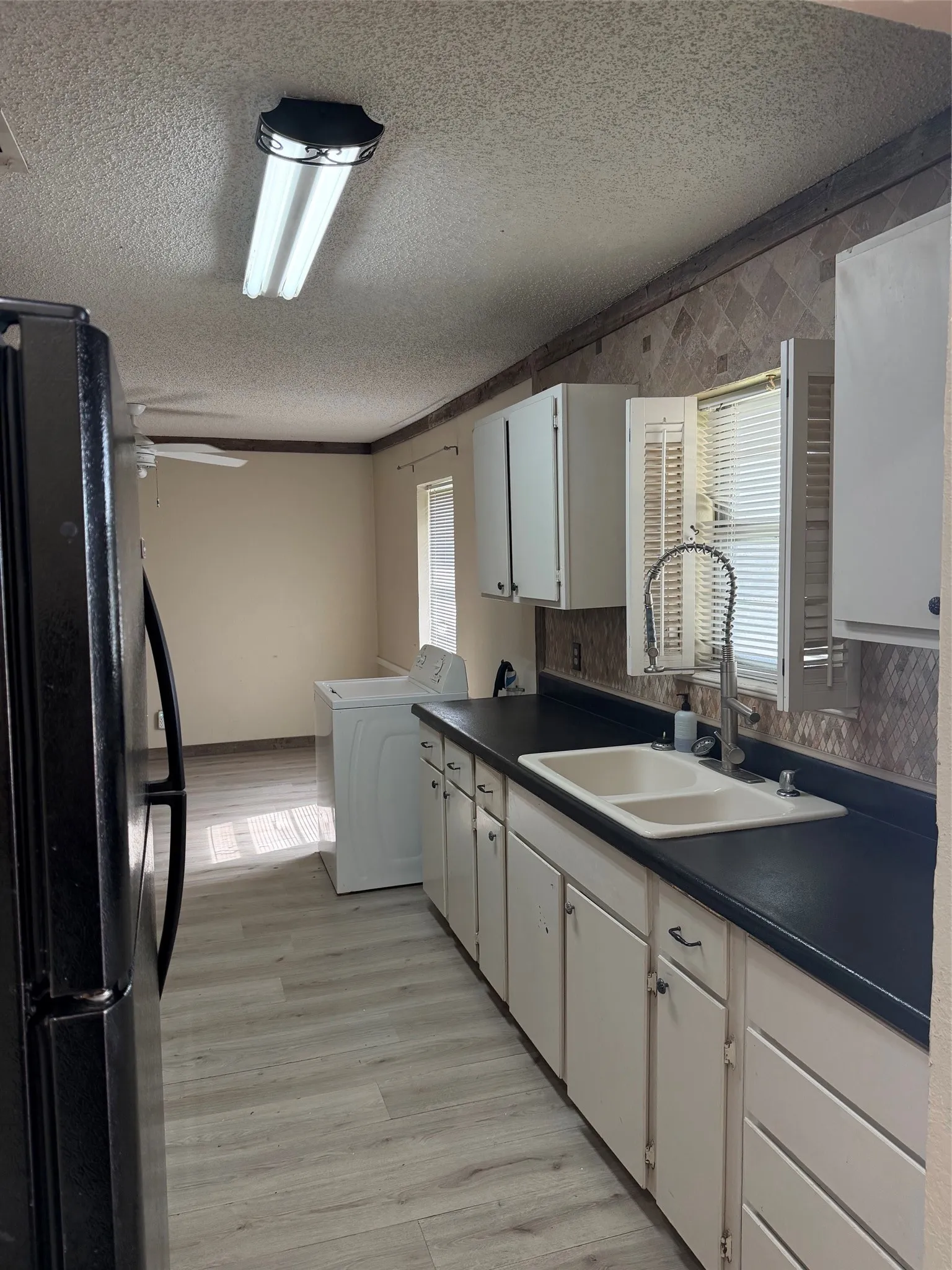 Single Family Residence For Sale in Johnson County , 913 County Road 1003a, Godley, Texas 76044, 3 Bedroom, 2 Bathroom, Garage spaces, 1,440 Sqft, built in 1980, mls#21367048, Real Estate Agent in Godley, Homes For Sale in Johnson county, Homes For Sale in Godley, Realtor in Godley Texas, Real Estate Brokerage Independent Realty Texas, Luminita Cordes Realtor