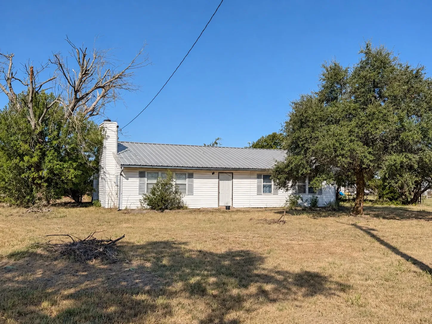 Single Family Residence For Sale in Johnson County , 913 County Road 1003a, Godley, Texas 76044, 3 Bedroom, 2 Bathroom, Garage spaces, 1,440 Sqft, built in 1980, mls#21367048, Real Estate Agent in Godley, Homes For Sale in Johnson county, Homes For Sale in Godley, Realtor in Godley Texas, Real Estate Brokerage Independent Realty Texas, Luminita Cordes Realtor