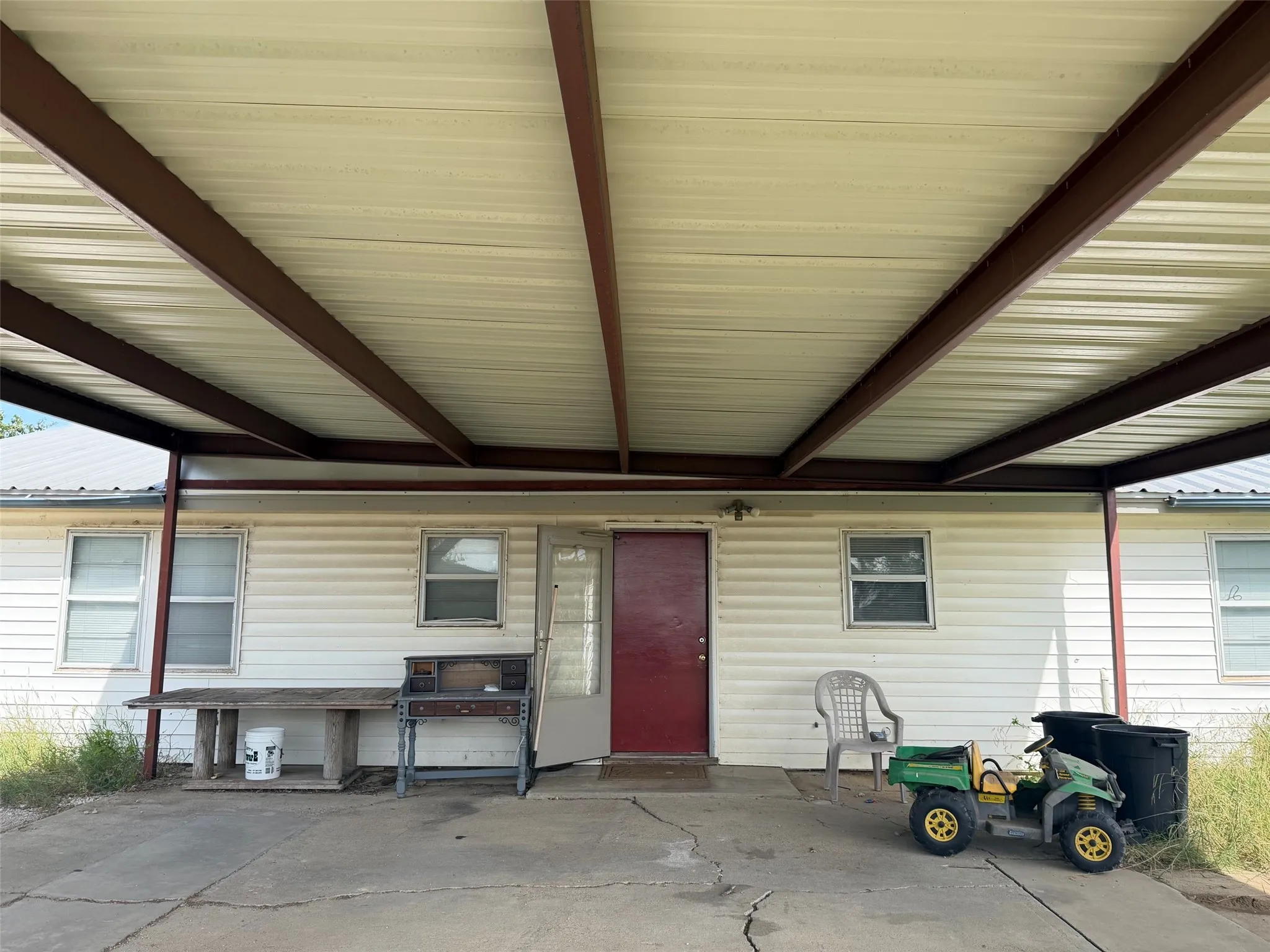 Single Family Residence For Sale in Johnson County , 913 County Road 1003a, Godley, Texas 76044, 3 Bedroom, 2 Bathroom, Garage spaces, 1,440 Sqft, built in 1980, mls#21367048, Real Estate Agent in Godley, Homes For Sale in Johnson county, Homes For Sale in Godley, Realtor in Godley Texas, Real Estate Brokerage Independent Realty Texas, Luminita Cordes Realtor