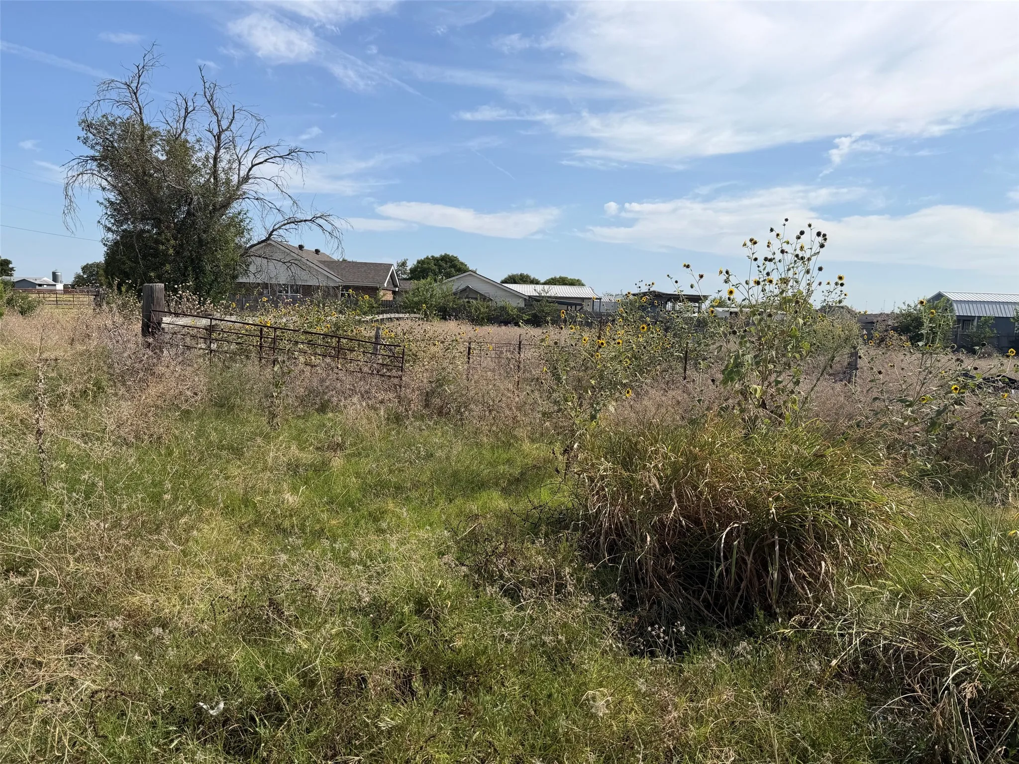 Single Family Residence For Sale in Johnson County , 913 County Road 1003a, Godley, Texas 76044, 3 Bedroom, 2 Bathroom, Garage spaces, 1,440 Sqft, built in 1980, mls#21367048, Real Estate Agent in Godley, Homes For Sale in Johnson county, Homes For Sale in Godley, Realtor in Godley Texas, Real Estate Brokerage Independent Realty Texas, Luminita Cordes Realtor
