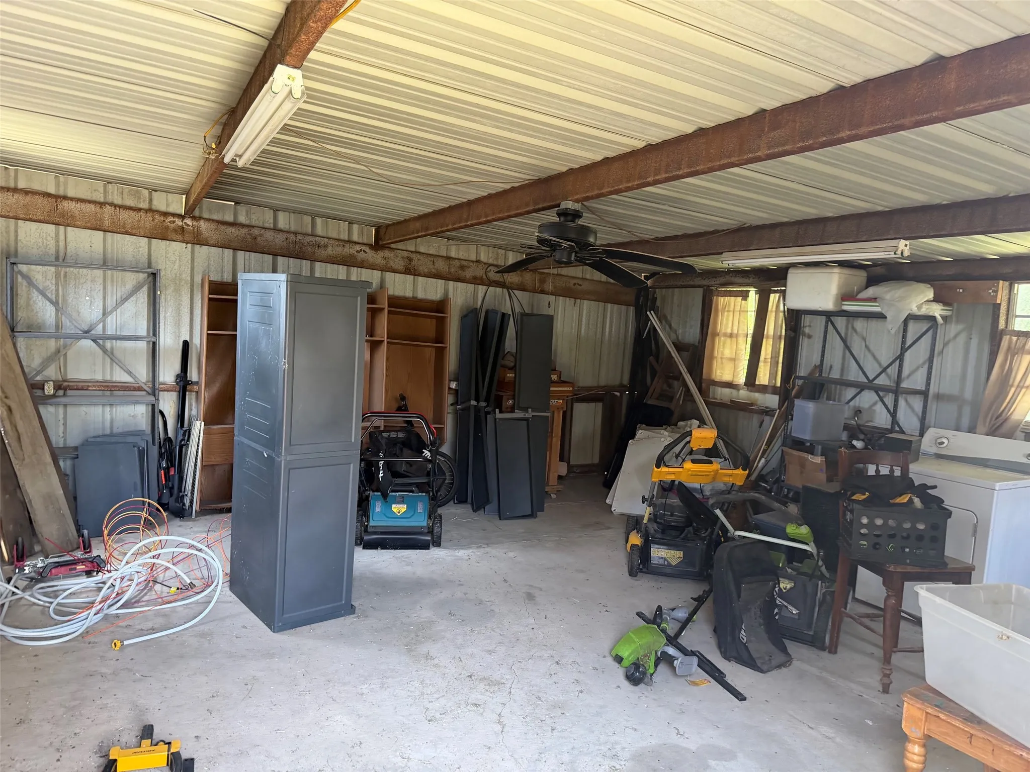 Single Family Residence For Sale in Johnson County , 913 County Road 1003a, Godley, Texas 76044, 3 Bedroom, 2 Bathroom, Garage spaces, 1,440 Sqft, built in 1980, mls#21367048, Real Estate Agent in Godley, Homes For Sale in Johnson county, Homes For Sale in Godley, Realtor in Godley Texas, Real Estate Brokerage Independent Realty Texas, Luminita Cordes Realtor