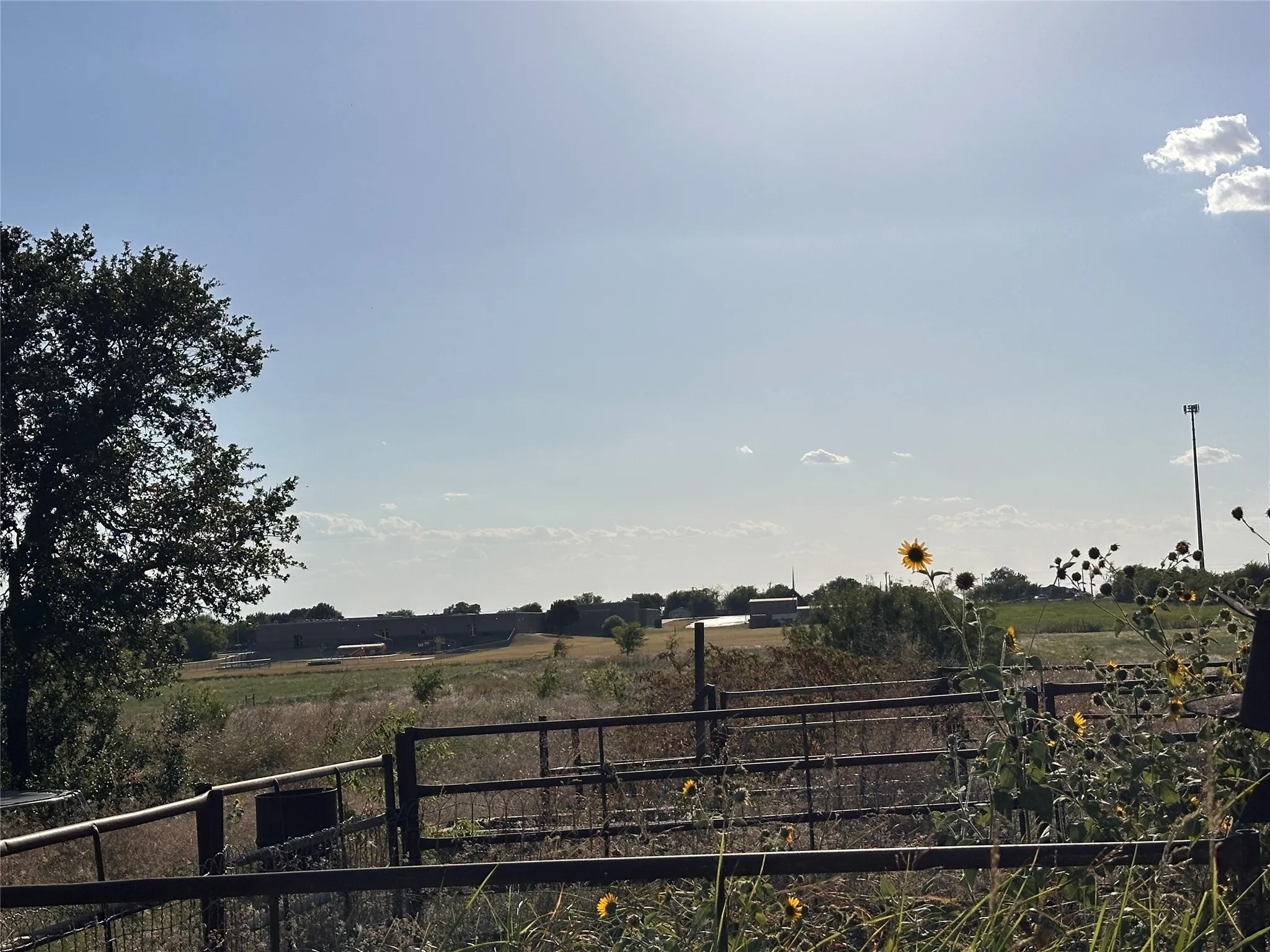 Single Family Residence For Sale in Johnson County , 913 County Road 1003a, Godley, Texas 76044, 3 Bedroom, 2 Bathroom, Garage spaces, 1,440 Sqft, built in 1980, mls#21367048, Real Estate Agent in Godley, Homes For Sale in Johnson county, Homes For Sale in Godley, Realtor in Godley Texas, Real Estate Brokerage Independent Realty Texas, Luminita Cordes Realtor