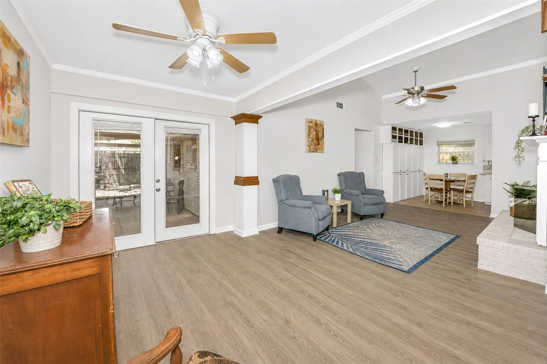 Single Family Residence For Rent in Tarrant County , 133 Oakhurst Drive, Bedford, Texas 76022, 3 Bedroom, 2 Bathroom, 2 Garage spaces, 1,533 Sqft, built in 1963, mls#21367050, Real Estate Agent in Bedford, Homes For Rent in Tarrant county, Homes For Rent in Bedford, Realtor in Bedford Texas, Real Estate Brokerage Independent Realty Texas, Luminita Cordes Realtor