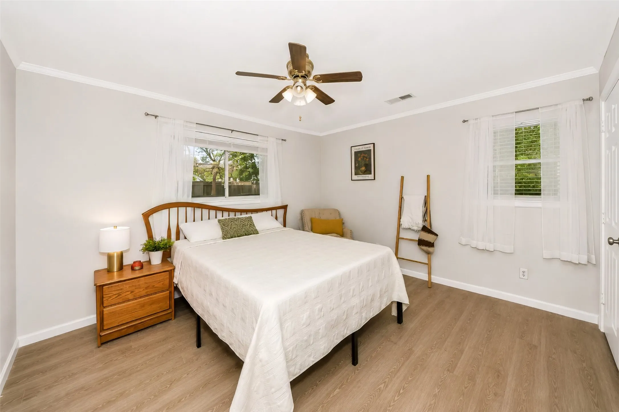 Single Family Residence For Rent in Tarrant County , 133 Oakhurst Drive, Bedford, Texas 76022, 3 Bedroom, 2 Bathroom, 2 Garage spaces, 1,533 Sqft, built in 1963, mls#21367050, Real Estate Agent in Bedford, Homes For Rent in Tarrant county, Homes For Rent in Bedford, Realtor in Bedford Texas, Real Estate Brokerage Independent Realty Texas, Luminita Cordes Realtor