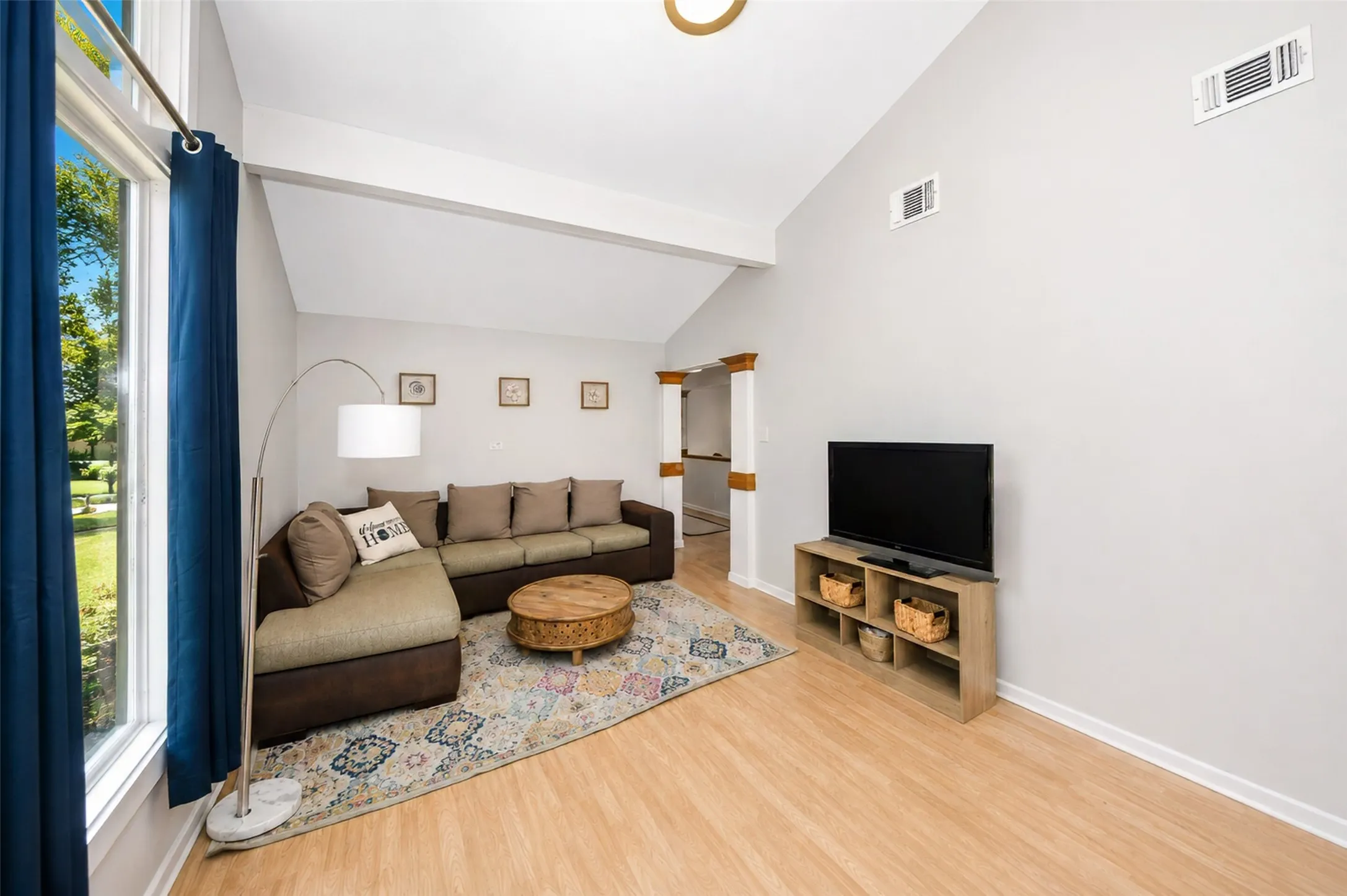 Single Family Residence For Rent in Tarrant County , 133 Oakhurst Drive, Bedford, Texas 76022, 3 Bedroom, 2 Bathroom, 2 Garage spaces, 1,533 Sqft, built in 1963, mls#21367050, Real Estate Agent in Bedford, Homes For Rent in Tarrant county, Homes For Rent in Bedford, Realtor in Bedford Texas, Real Estate Brokerage Independent Realty Texas, Luminita Cordes Realtor