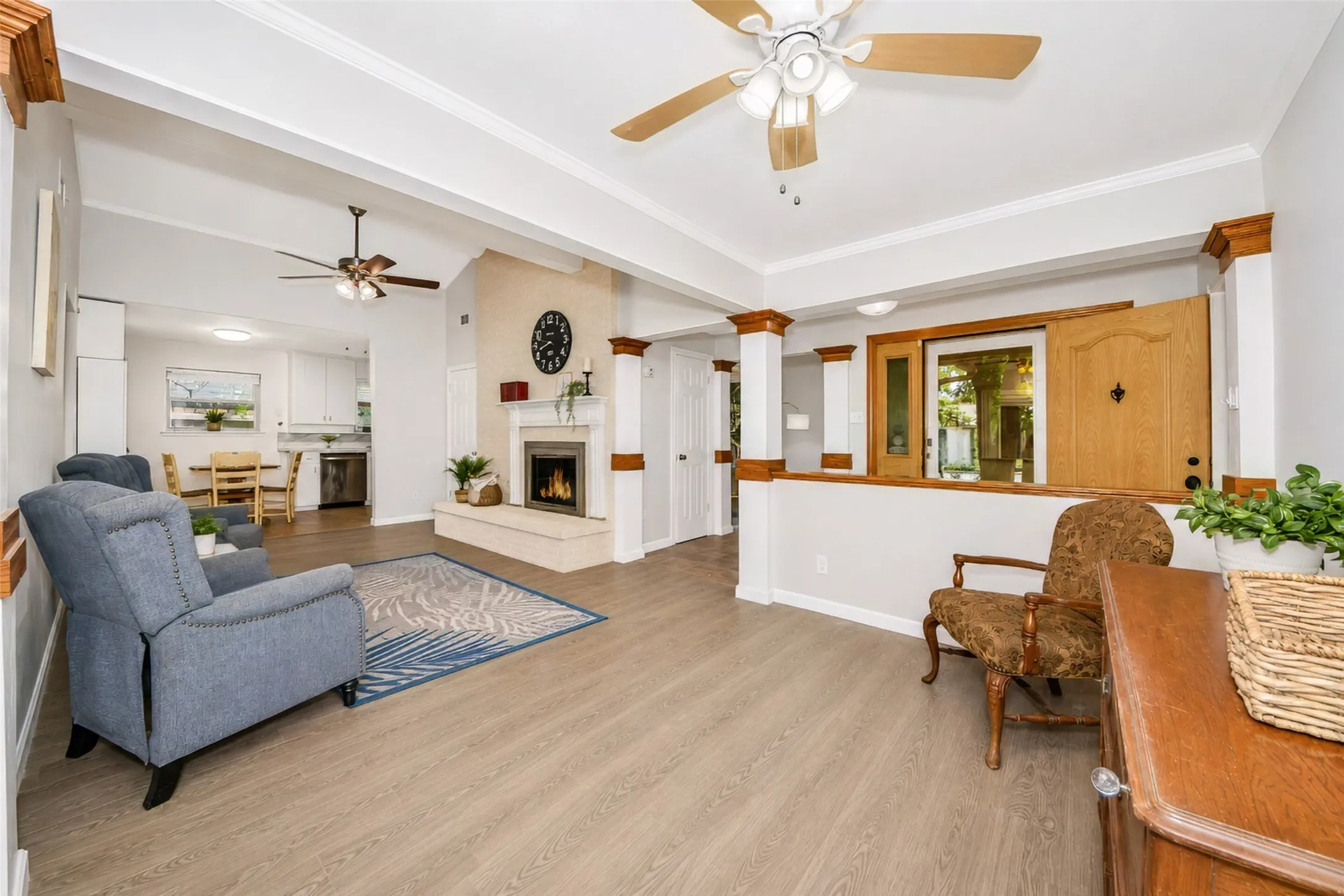 Single Family Residence For Rent in Tarrant County , 133 Oakhurst Drive, Bedford, Texas 76022, 3 Bedroom, 2 Bathroom, 2 Garage spaces, 1,533 Sqft, built in 1963, mls#21367050, Real Estate Agent in Bedford, Homes For Rent in Tarrant county, Homes For Rent in Bedford, Realtor in Bedford Texas, Real Estate Brokerage Independent Realty Texas, Luminita Cordes Realtor