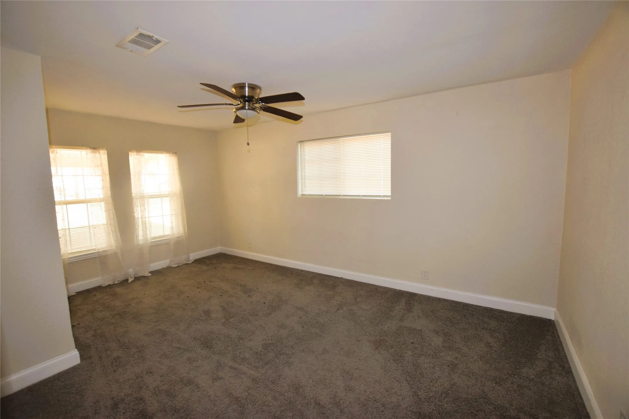 Single Family Residence For Sale in Parker County , 120 Marina View Court, Weatherford, Texas 76087, 3 Bedroom, 2 Bathroom, Garage spaces, 1,178 Sqft, built in 0, mls#21367055, Real Estate Agent in Weatherford, Homes For Sale in Parker county, Homes For Sale in Weatherford, Realtor in Weatherford Texas, Real Estate Brokerage Independent Realty Texas, Luminita Cordes Realtor