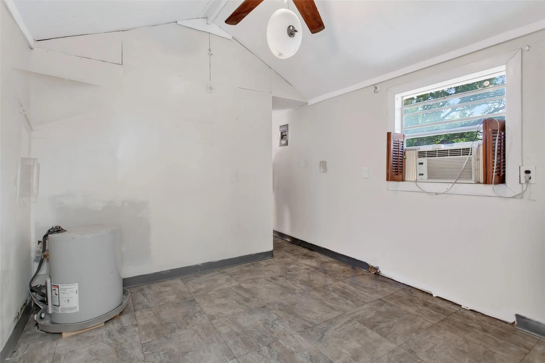 Single Family Residence For Sale in Dallas County , 1203 Sunnybrook Drive, Irving, Texas 75061, 3 Bedroom, 2 Bathroom, Garage spaces, 1,601 Sqft, built in 1956, mls#21367058, Real Estate Agent in Irving, Homes For Sale in Dallas county, Homes For Sale in Irving, Realtor in Irving Texas, Real Estate Brokerage Independent Realty Texas, Luminita Cordes Realtor