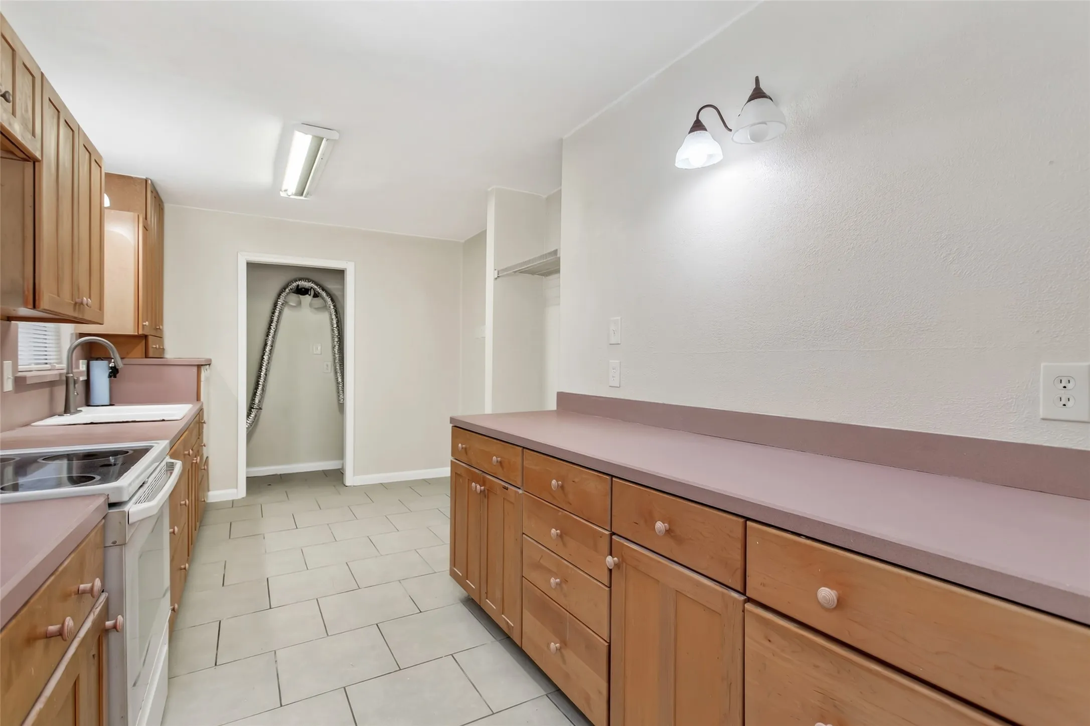 Single Family Residence For Sale in Dallas County , 1203 Sunnybrook Drive, Irving, Texas 75061, 3 Bedroom, 2 Bathroom, Garage spaces, 1,601 Sqft, built in 1956, mls#21367058, Real Estate Agent in Irving, Homes For Sale in Dallas county, Homes For Sale in Irving, Realtor in Irving Texas, Real Estate Brokerage Independent Realty Texas, Luminita Cordes Realtor