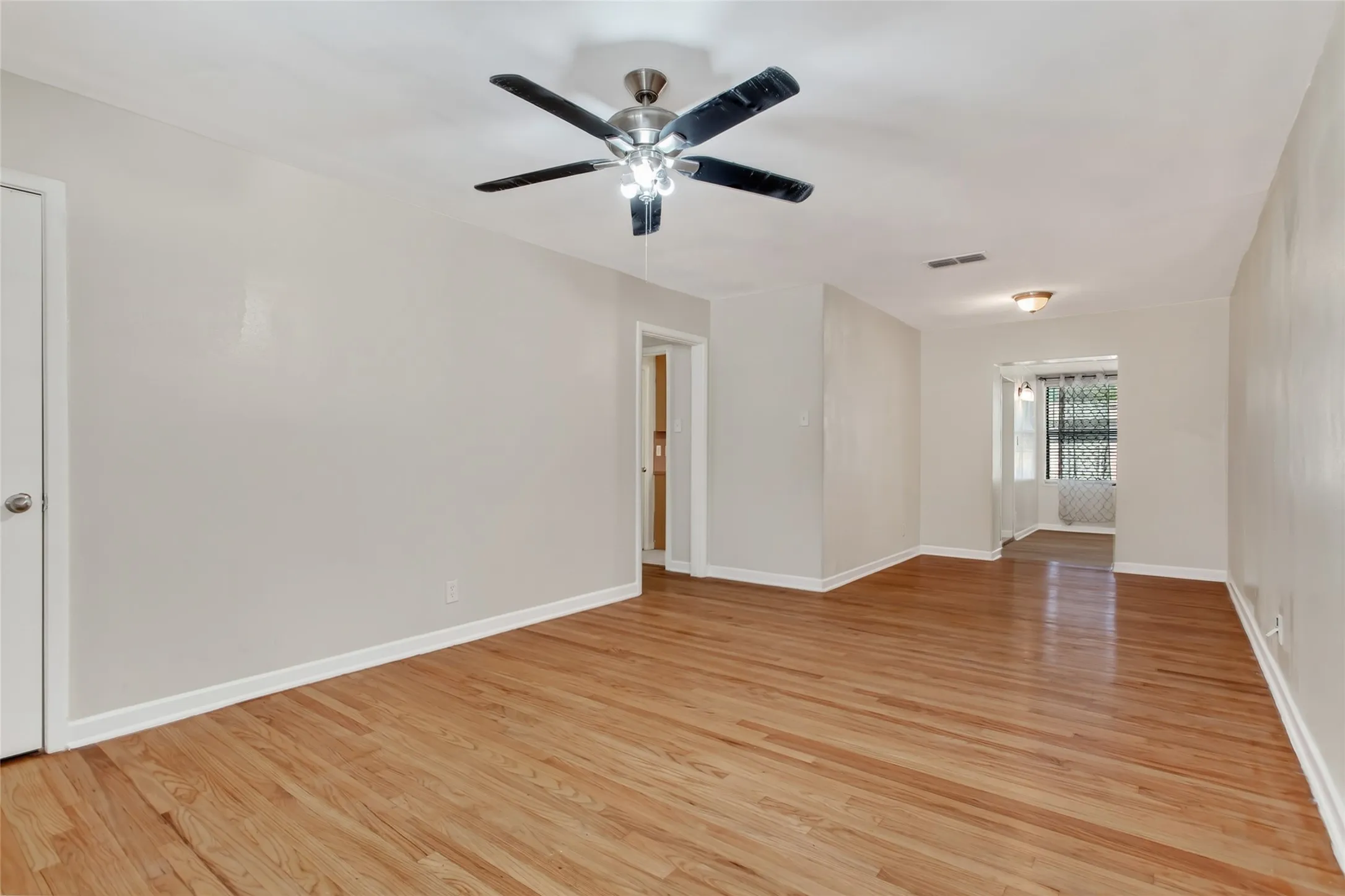 Single Family Residence For Sale in Dallas County , 1203 Sunnybrook Drive, Irving, Texas 75061, 3 Bedroom, 2 Bathroom, Garage spaces, 1,601 Sqft, built in 1956, mls#21367058, Real Estate Agent in Irving, Homes For Sale in Dallas county, Homes For Sale in Irving, Realtor in Irving Texas, Real Estate Brokerage Independent Realty Texas, Luminita Cordes Realtor