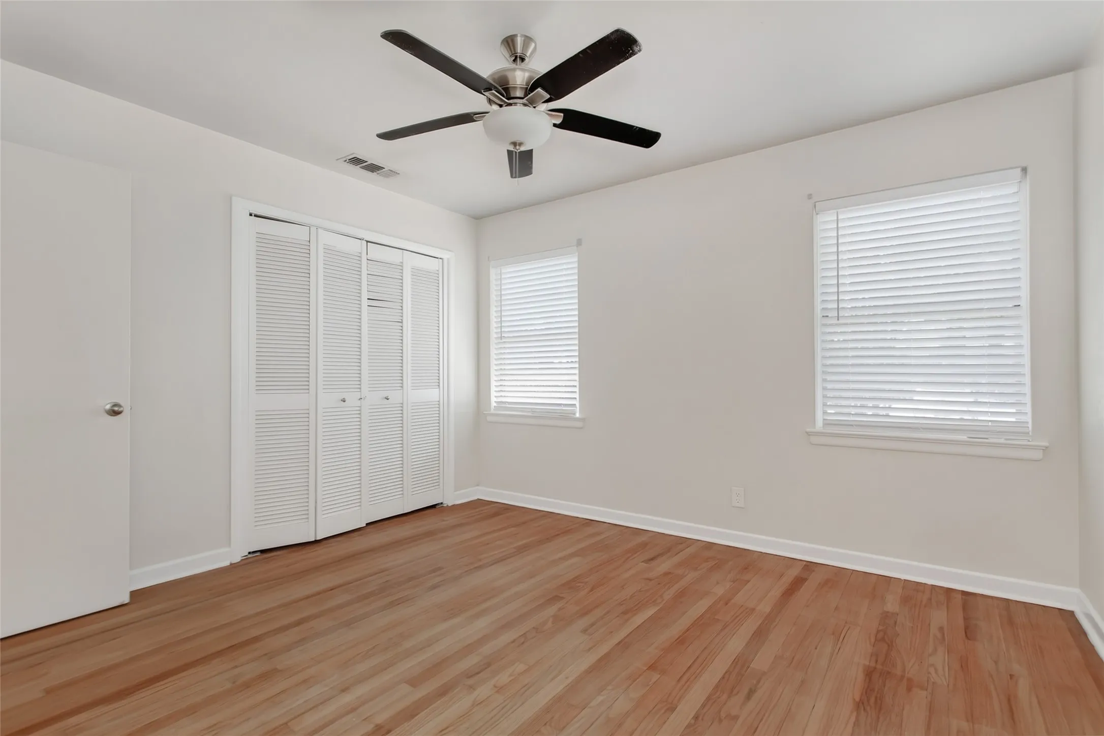 Single Family Residence For Sale in Dallas County , 1203 Sunnybrook Drive, Irving, Texas 75061, 3 Bedroom, 2 Bathroom, Garage spaces, 1,601 Sqft, built in 1956, mls#21367058, Real Estate Agent in Irving, Homes For Sale in Dallas county, Homes For Sale in Irving, Realtor in Irving Texas, Real Estate Brokerage Independent Realty Texas, Luminita Cordes Realtor
