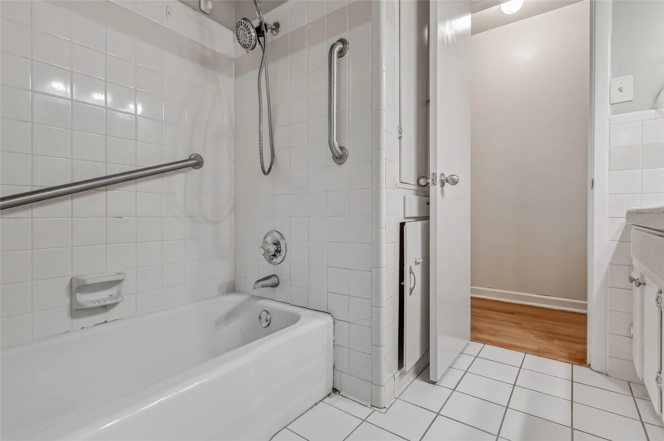 Single Family Residence For Sale in Dallas County , 1203 Sunnybrook Drive, Irving, Texas 75061, 3 Bedroom, 2 Bathroom, Garage spaces, 1,601 Sqft, built in 1956, mls#21367058, Real Estate Agent in Irving, Homes For Sale in Dallas county, Homes For Sale in Irving, Realtor in Irving Texas, Real Estate Brokerage Independent Realty Texas, Luminita Cordes Realtor