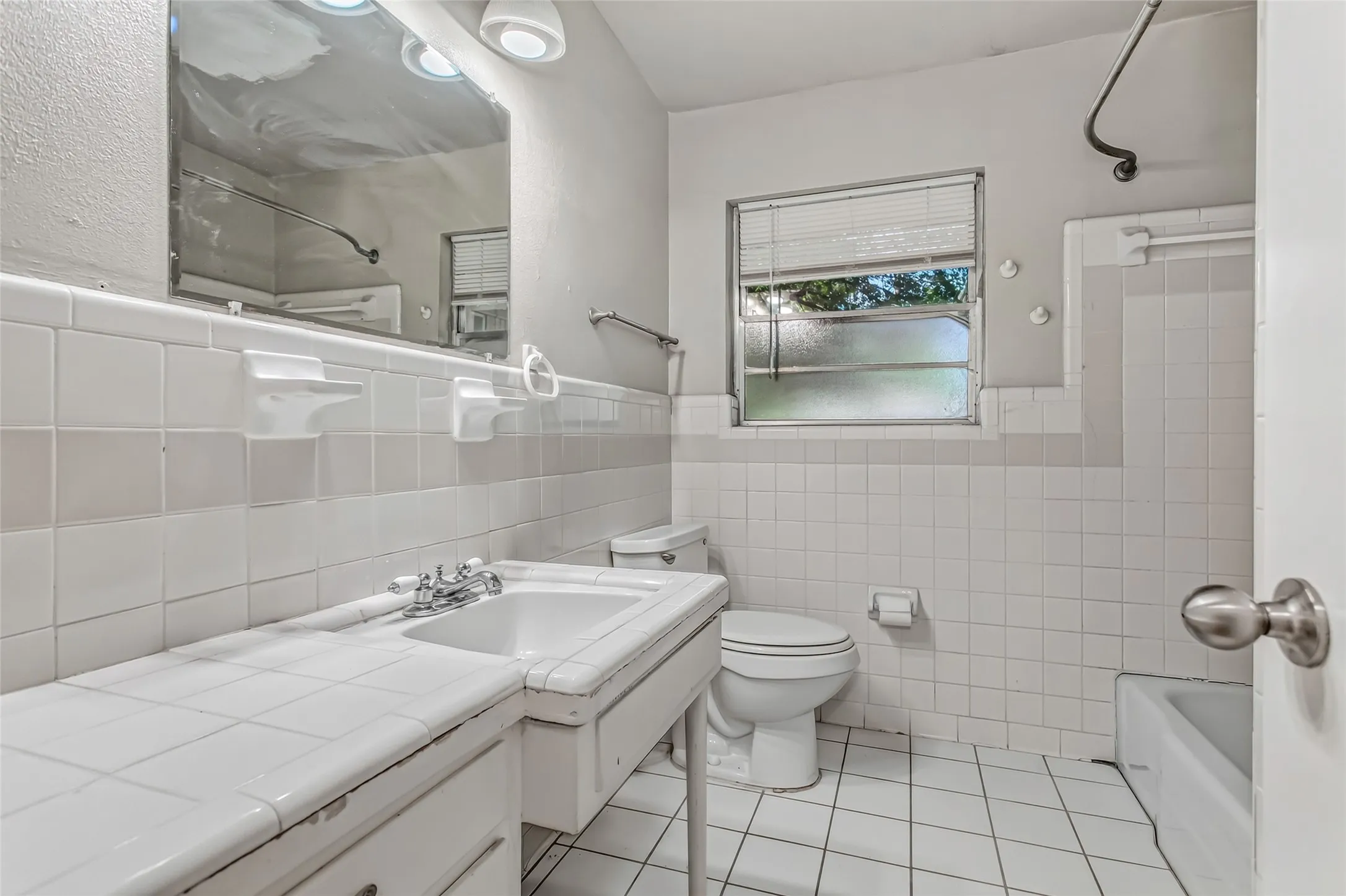 Single Family Residence For Sale in Dallas County , 1203 Sunnybrook Drive, Irving, Texas 75061, 3 Bedroom, 2 Bathroom, Garage spaces, 1,601 Sqft, built in 1956, mls#21367058, Real Estate Agent in Irving, Homes For Sale in Dallas county, Homes For Sale in Irving, Realtor in Irving Texas, Real Estate Brokerage Independent Realty Texas, Luminita Cordes Realtor