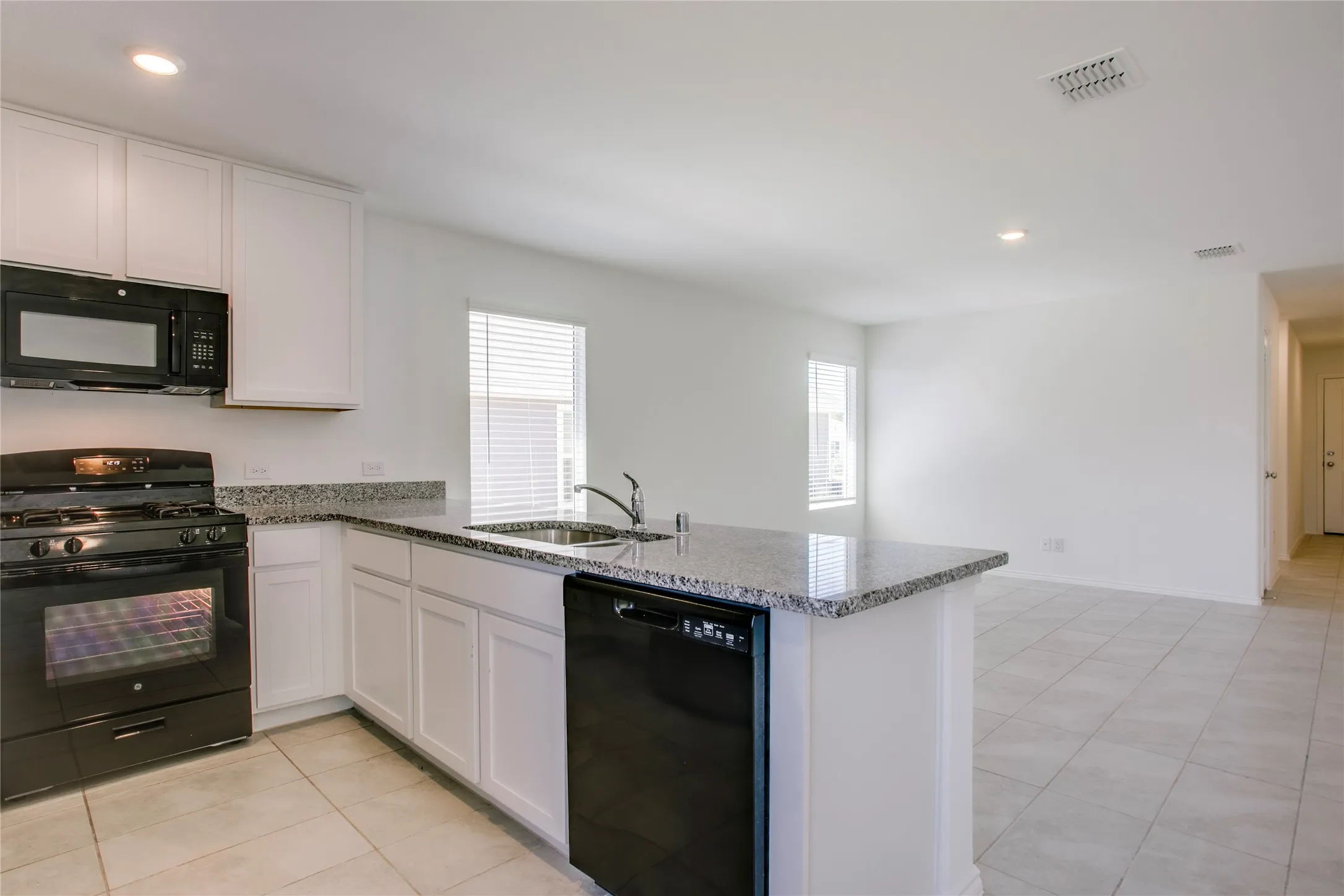 Single Family Residence For Rent in Collin County , 7912 Churchill Street, Mc Kinney, Texas 75071, 3 Bedroom, 2 Bathroom, 2 Garage spaces, 1,260 Sqft, built in 2023, mls#21367005, Real Estate Agent in Mc Kinney, Homes For Rent in Collin county, Homes For Rent in Mc Kinney, Realtor in Mc Kinney Texas, Real Estate Brokerage Independent Realty Texas, Luminita Cordes Realtor
