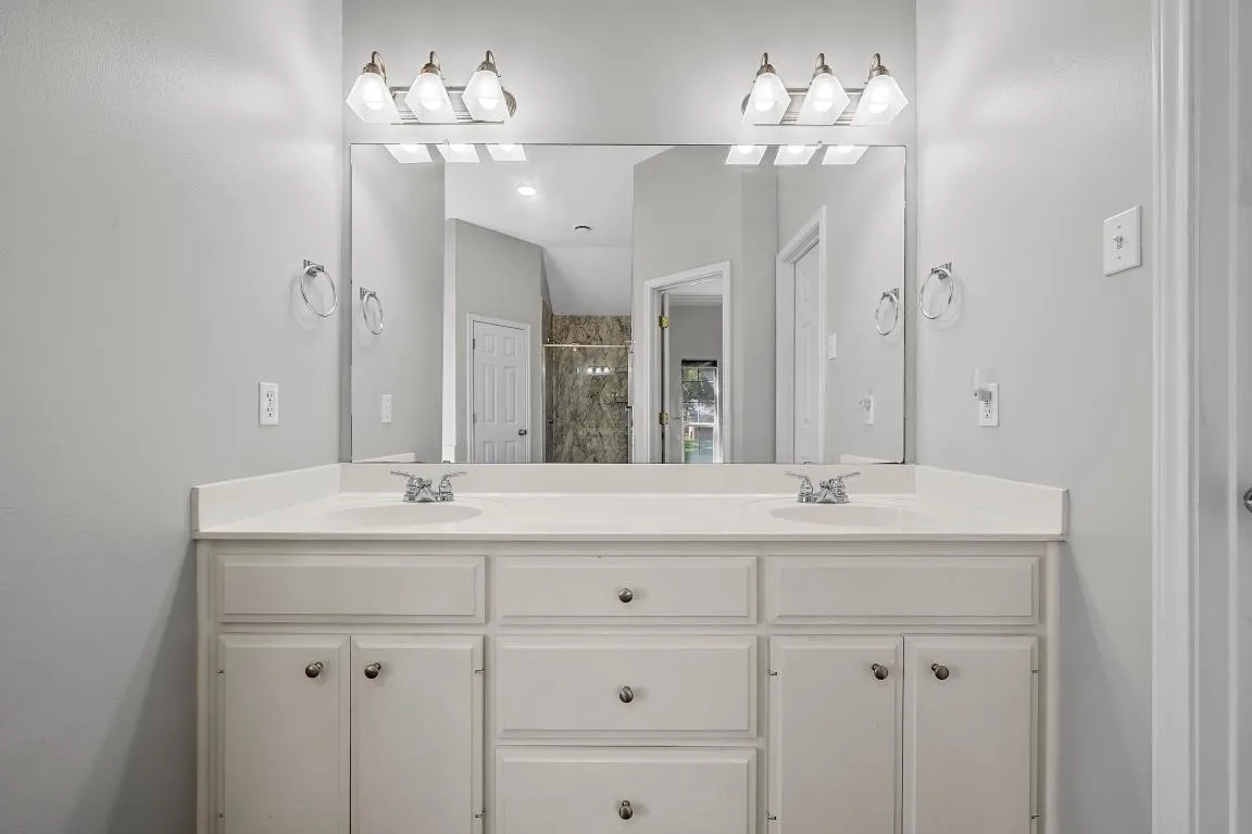 Single Family Residence For Sale in Mc Lennan County , 325 Fannin Drive, Hewitt, Texas 76643, 3 Bedroom, 2 Bathroom, 2 Garage spaces, 1,679 Sqft, built in 1997, mls#21366684, Real Estate Agent in Hewitt, Homes For Sale in Mc Lennan county, Homes For Sale in Hewitt, Realtor in Hewitt Texas, Real Estate Brokerage Independent Realty Texas, Luminita Cordes Realtor