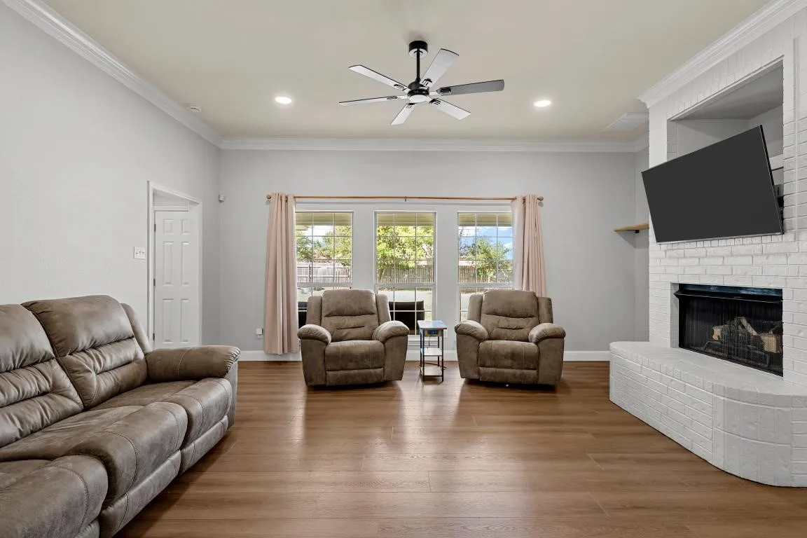 Single Family Residence For Sale in Mc Lennan County , 325 Fannin Drive, Hewitt, Texas 76643, 3 Bedroom, 2 Bathroom, 2 Garage spaces, 1,679 Sqft, built in 1997, mls#21366684, Real Estate Agent in Hewitt, Homes For Sale in Mc Lennan county, Homes For Sale in Hewitt, Realtor in Hewitt Texas, Real Estate Brokerage Independent Realty Texas, Luminita Cordes Realtor