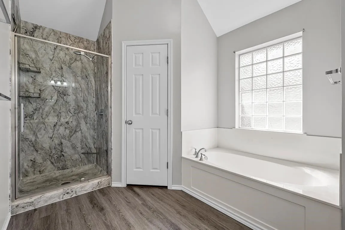 Single Family Residence For Sale in Mc Lennan County , 325 Fannin Drive, Hewitt, Texas 76643, 3 Bedroom, 2 Bathroom, 2 Garage spaces, 1,679 Sqft, built in 1997, mls#21366684, Real Estate Agent in Hewitt, Homes For Sale in Mc Lennan county, Homes For Sale in Hewitt, Realtor in Hewitt Texas, Real Estate Brokerage Independent Realty Texas, Luminita Cordes Realtor