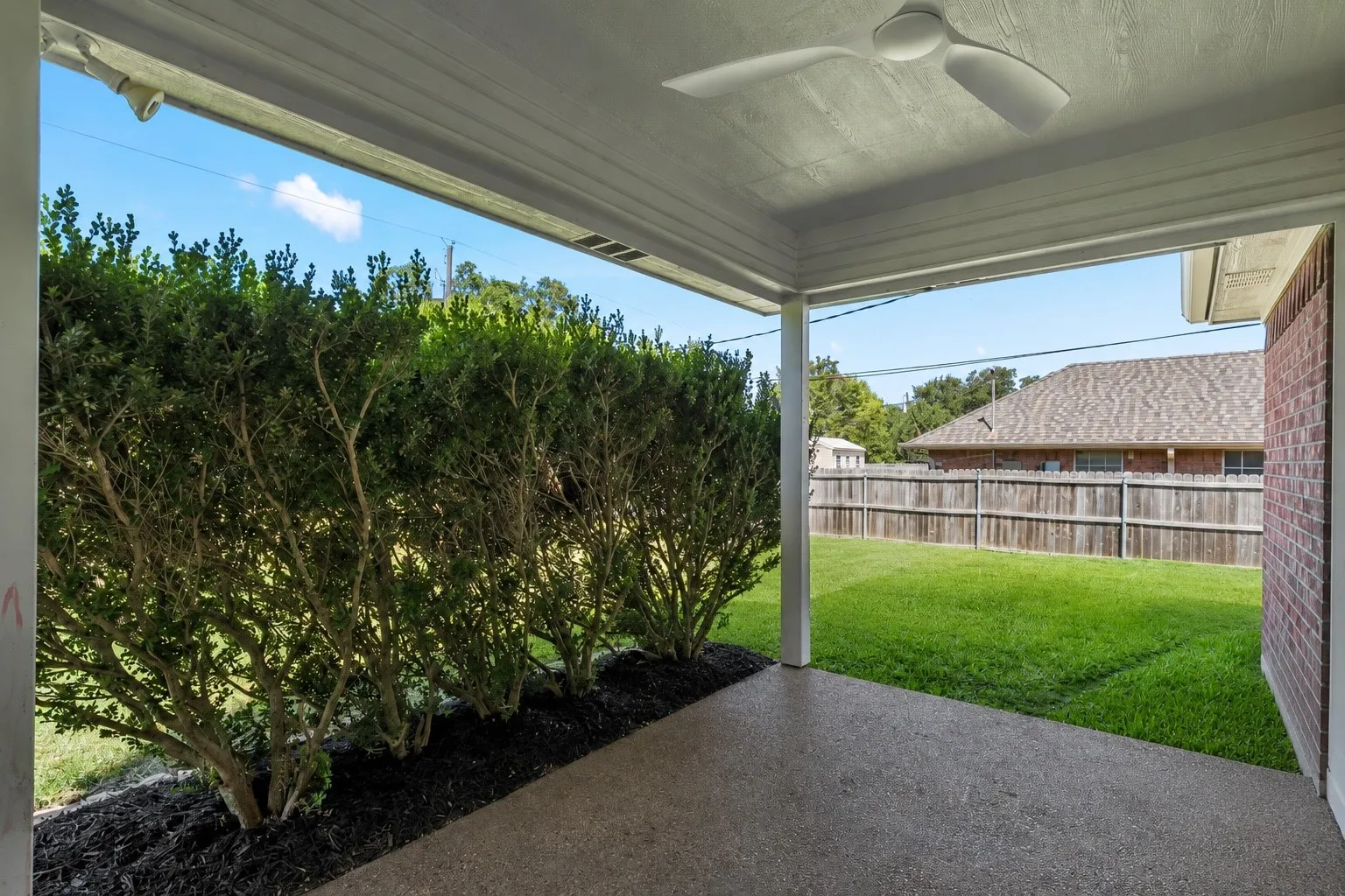 Single Family Residence For Sale in Mc Lennan County , 325 Fannin Drive, Hewitt, Texas 76643, 3 Bedroom, 2 Bathroom, 2 Garage spaces, 1,679 Sqft, built in 1997, mls#21366684, Real Estate Agent in Hewitt, Homes For Sale in Mc Lennan county, Homes For Sale in Hewitt, Realtor in Hewitt Texas, Real Estate Brokerage Independent Realty Texas, Luminita Cordes Realtor